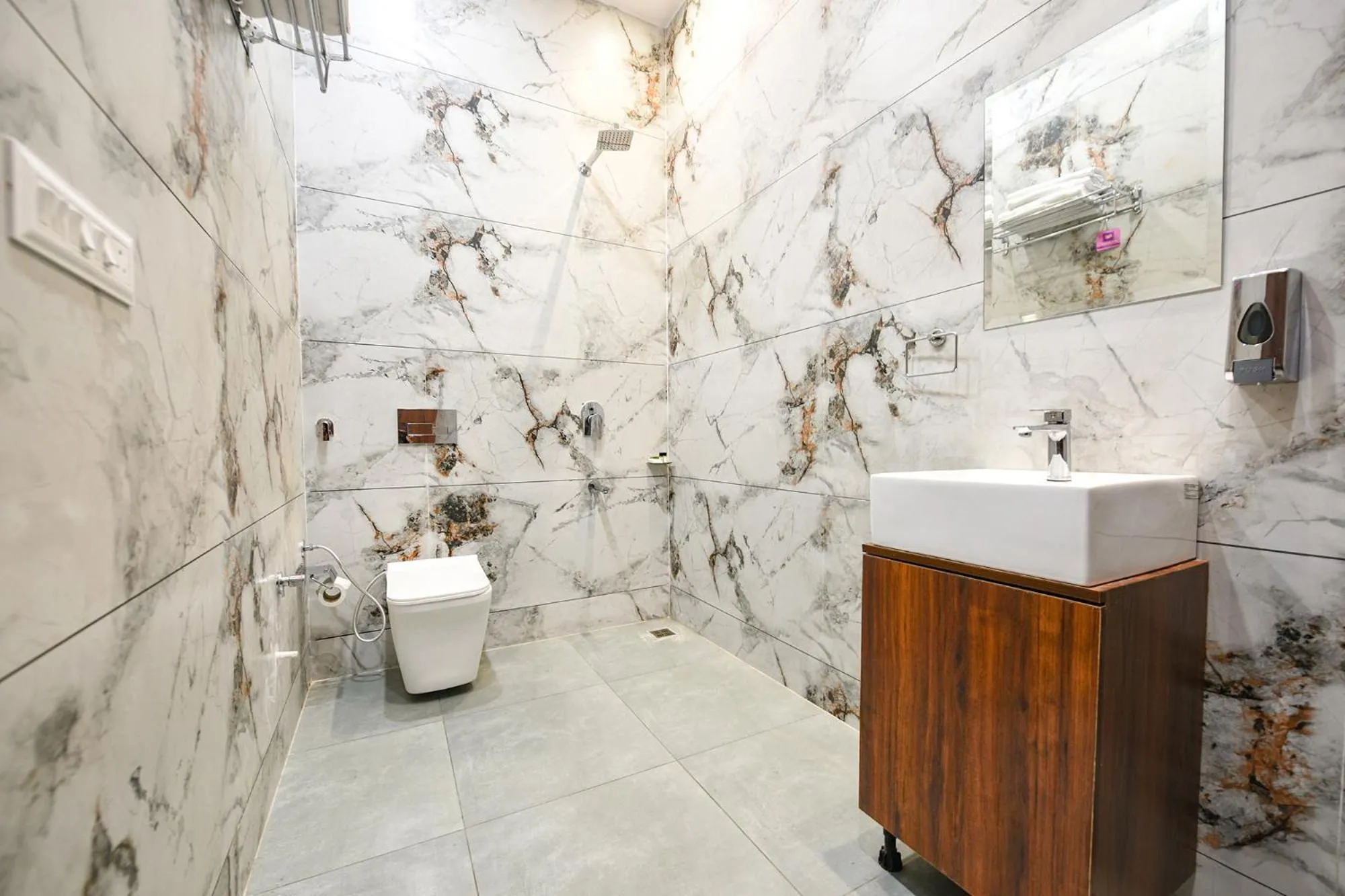 Bathroom in FabHotel K9 Ovilas