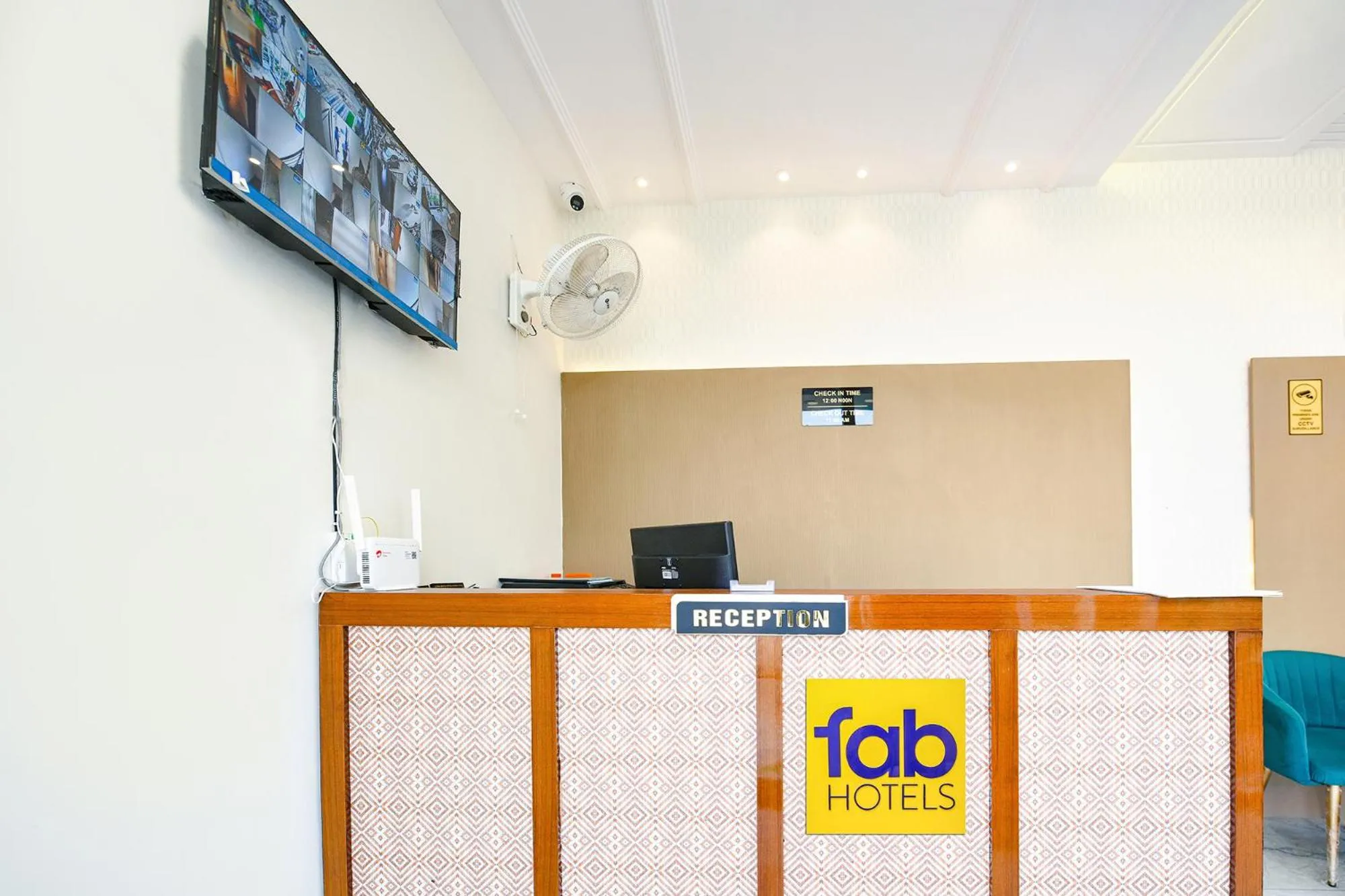 Lobby or reception in FabHotel K9 Ovilas