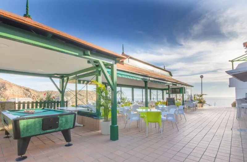 Restaurant/places to eat in Apartamentos Los Veleros