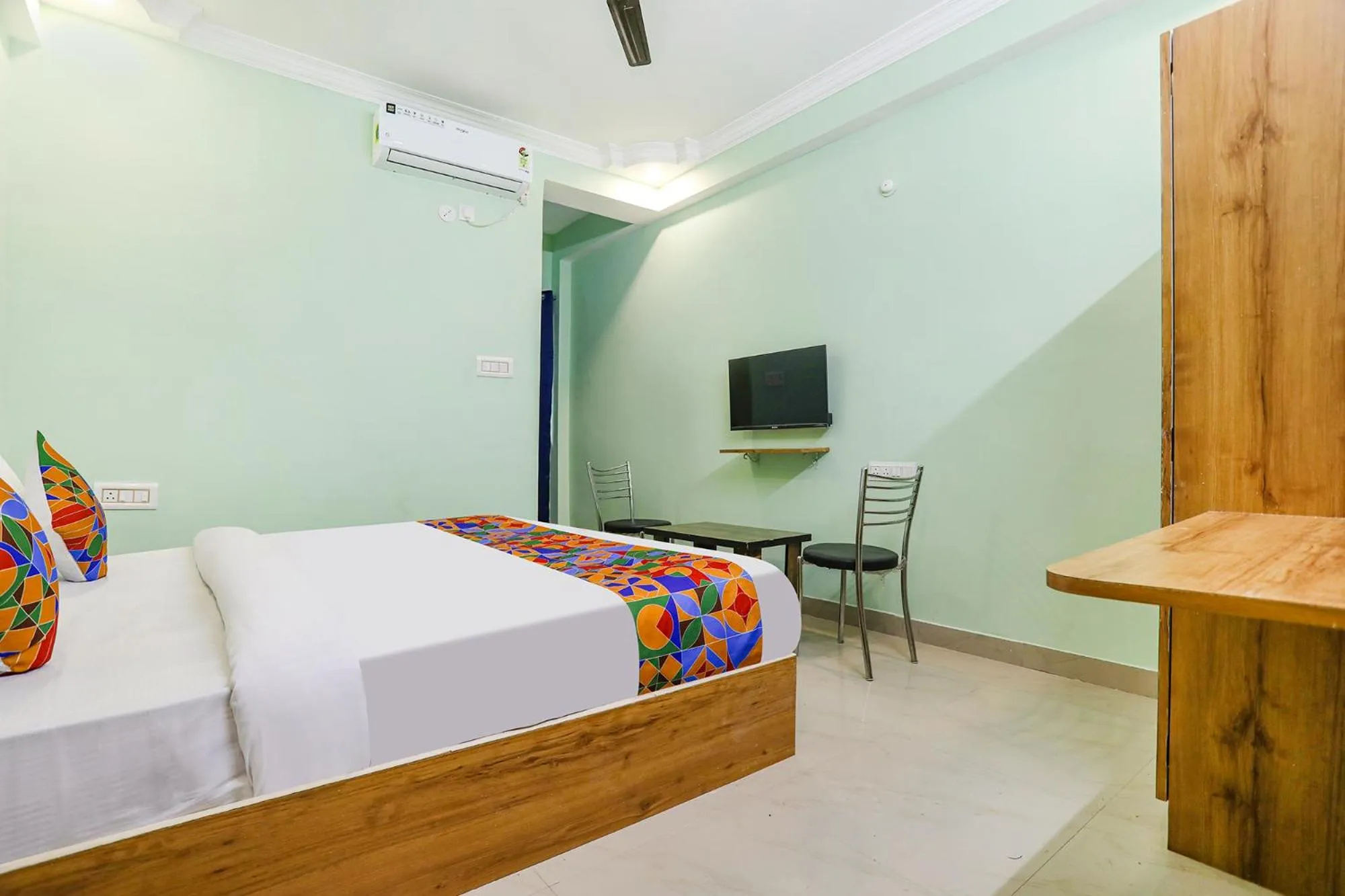 Bed in FabHotel Sonnet Inns