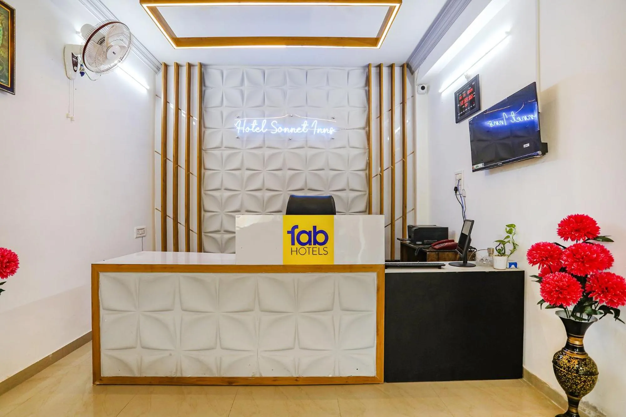 Lobby or reception in FabHotel Sonnet Inns