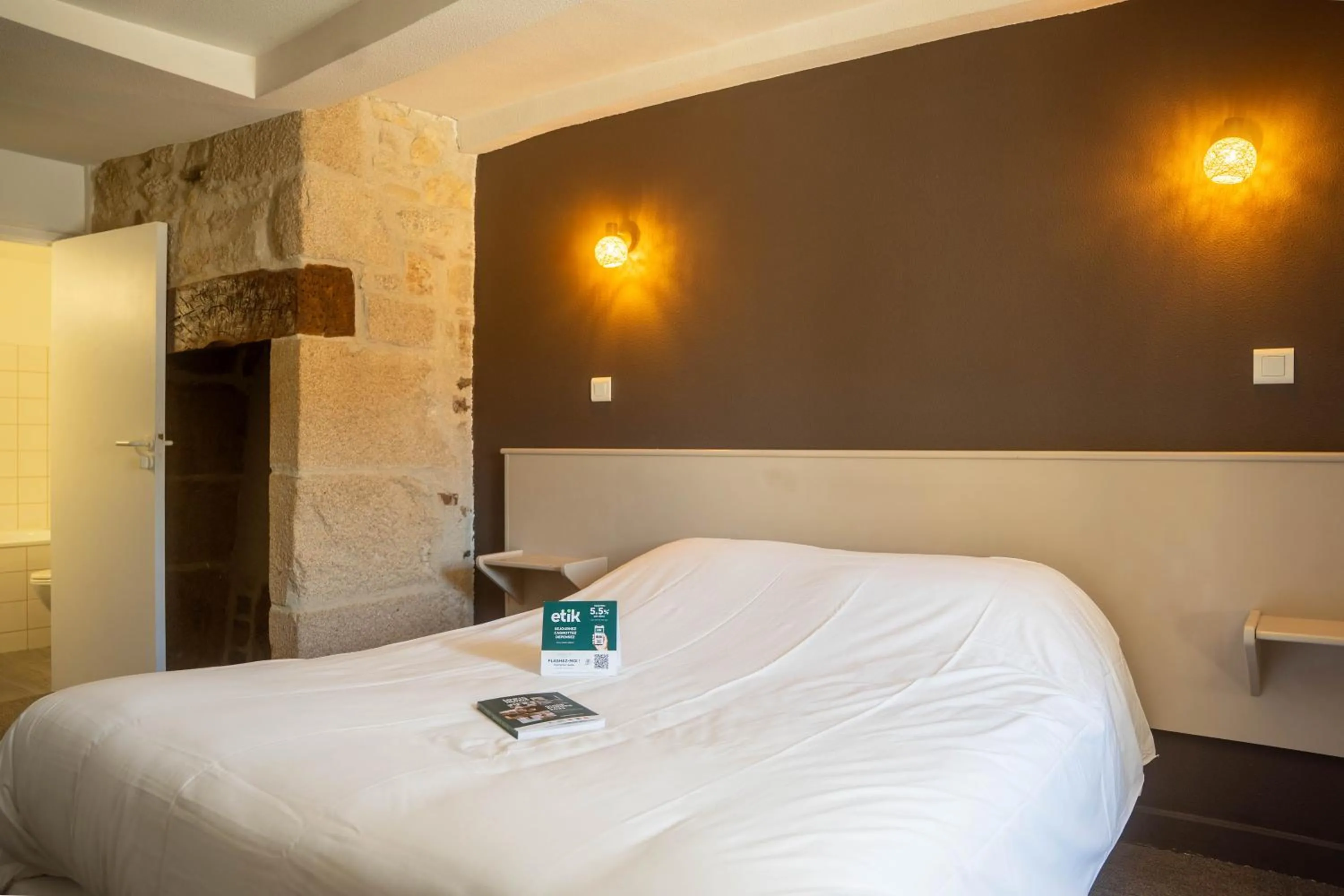 Bed in Logis Hotel Eben