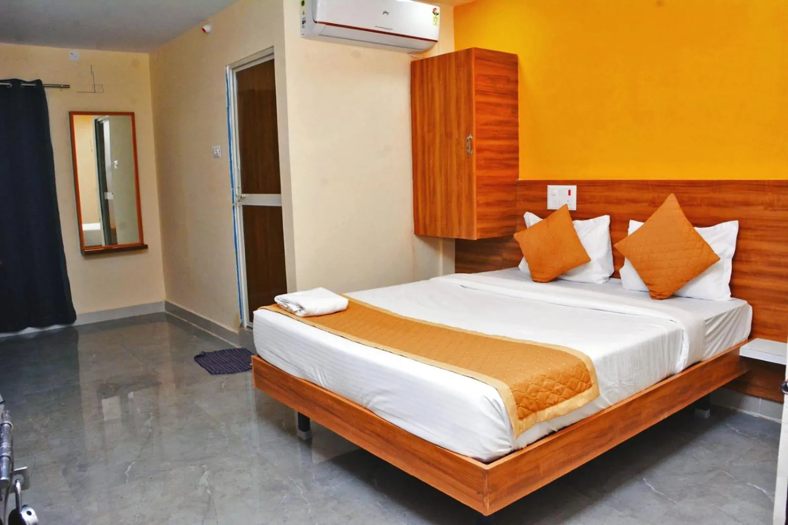 Bedroom, Bed in Udupi Deluxe Lodge Gulbarga