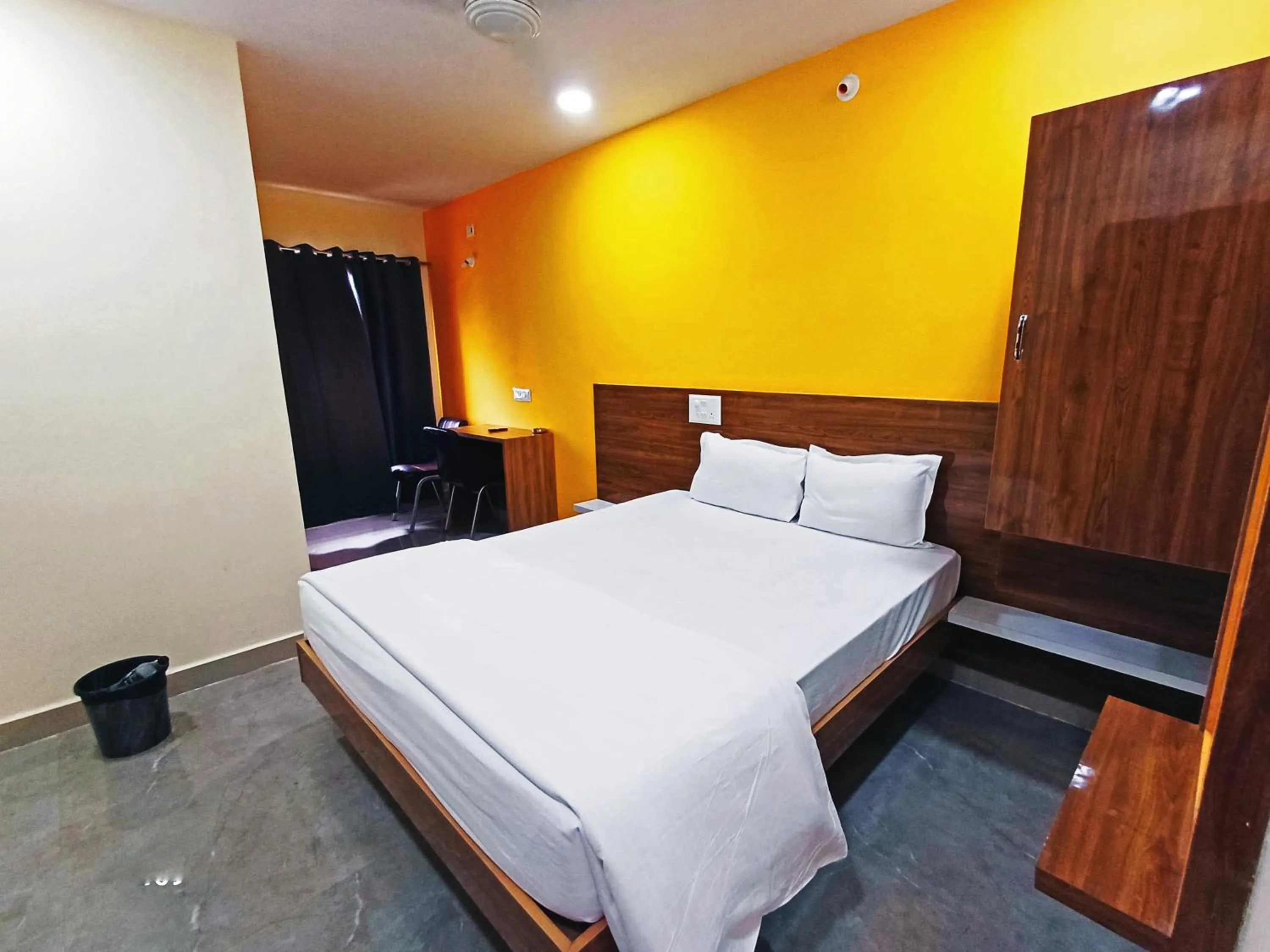 Bedroom, Bed in Udupi Deluxe Lodge Gulbarga