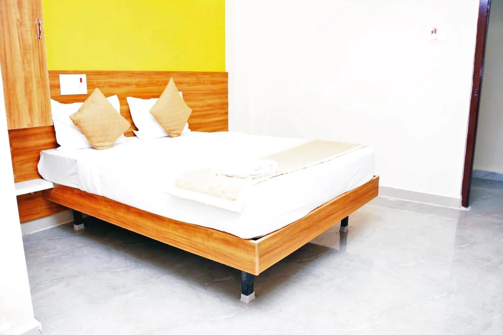 Bedroom, Bed in Udupi Deluxe Lodge Gulbarga