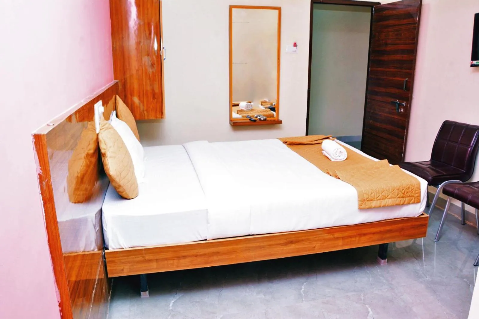 Bedroom, Bed in Udupi Deluxe Lodge Gulbarga