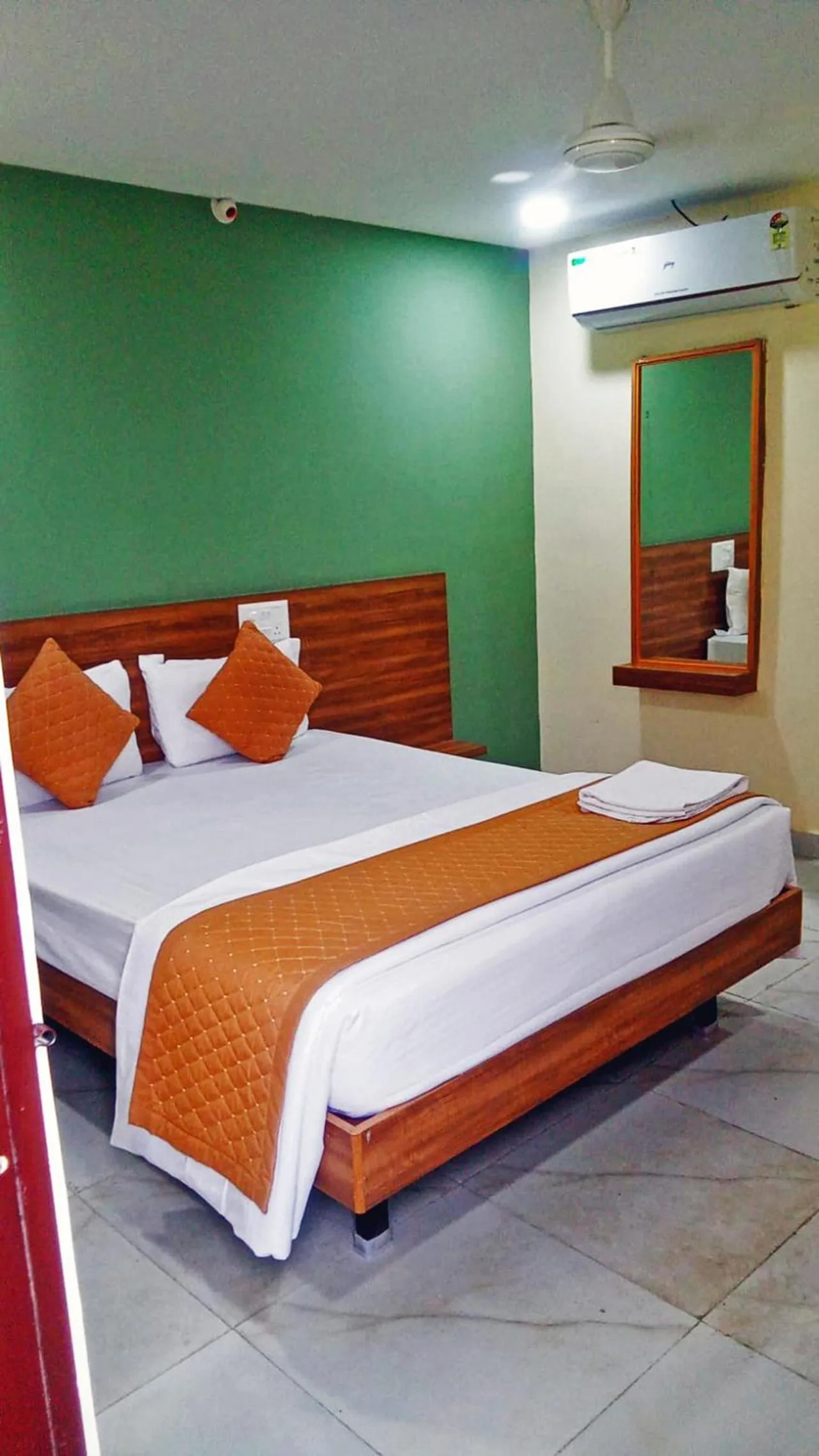 Bedroom, Bed in Udupi Deluxe Lodge Gulbarga