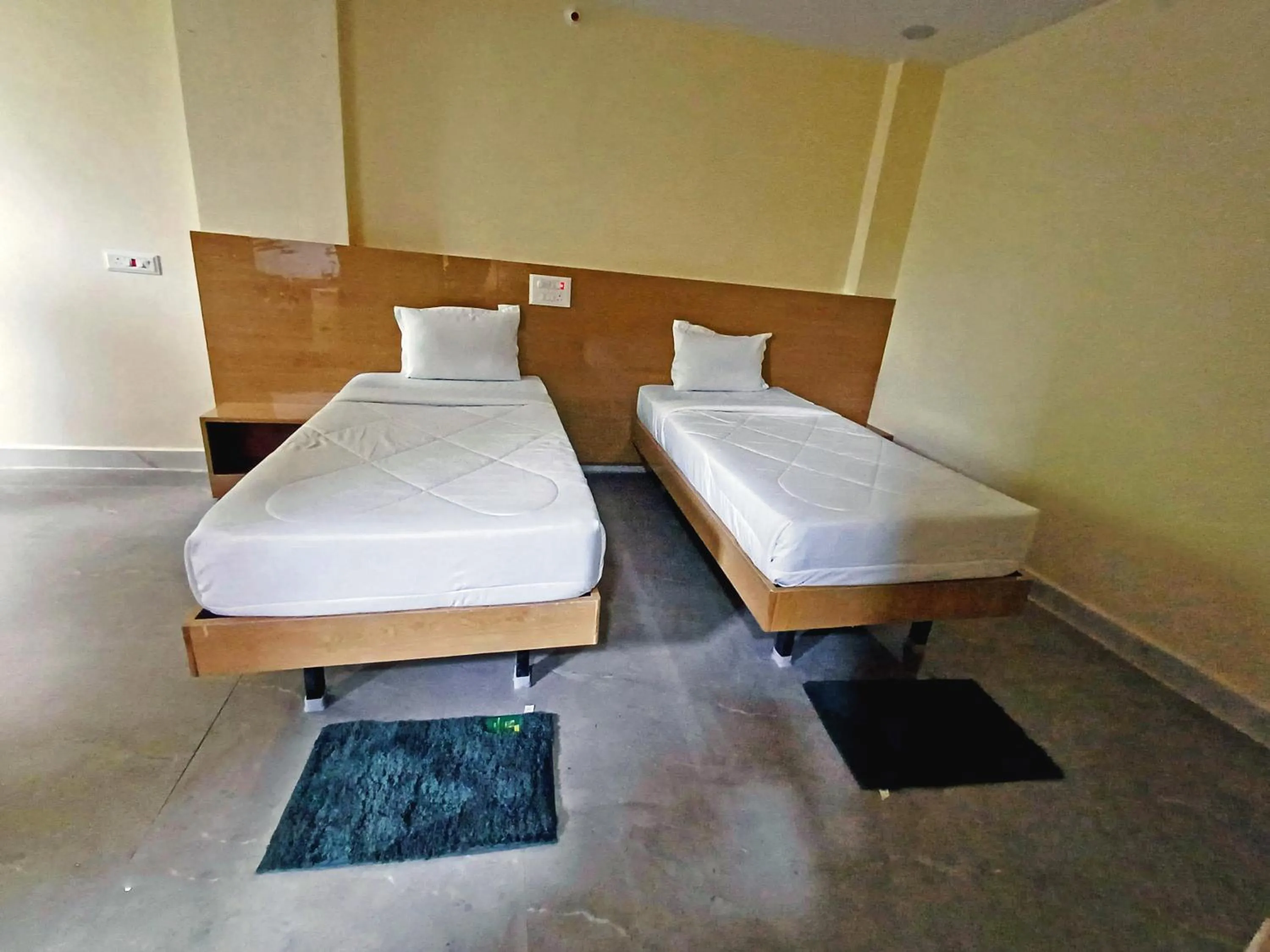 Bedroom, Bed in Udupi Deluxe Lodge Gulbarga