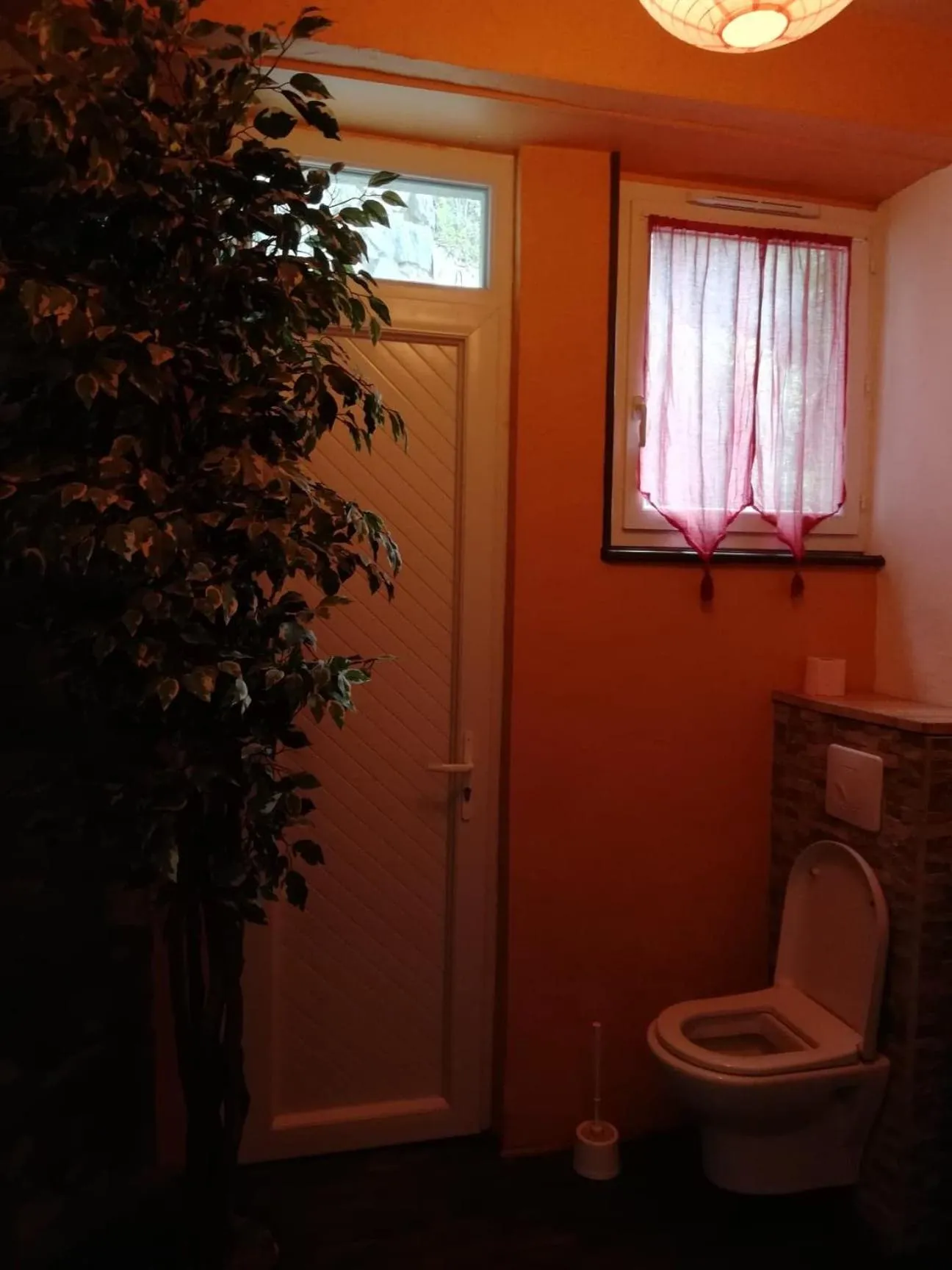 Toilet in Hébergements