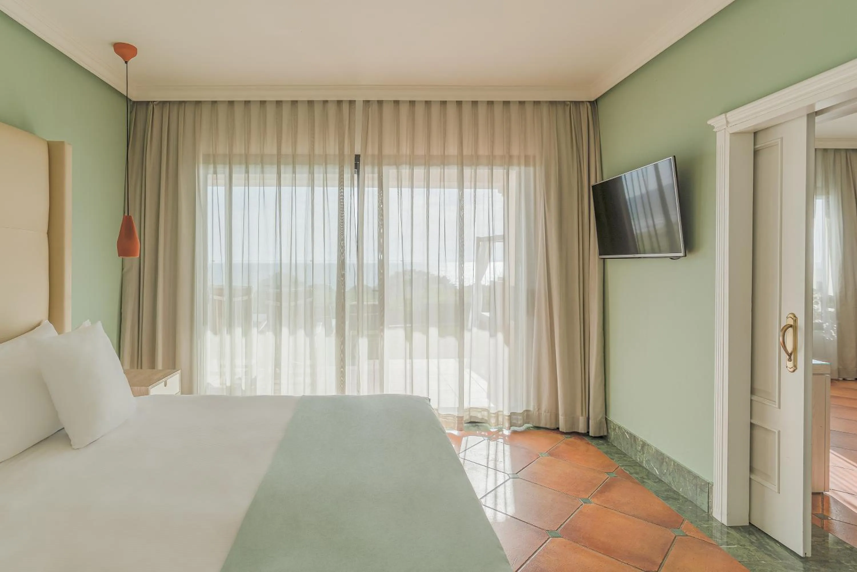 Photo of the whole room, Bed in Palacio de Sancti Petri, a Gran Meliá - The Leading Hotels of the World