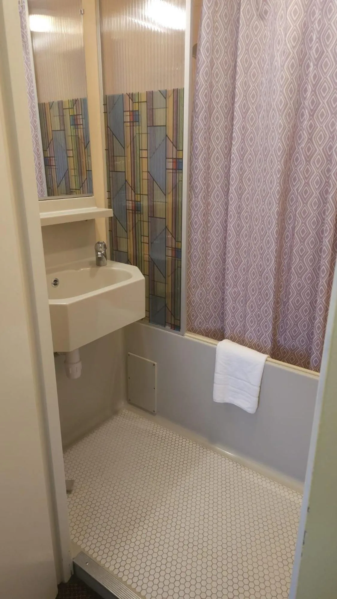 Shower in The Abbey House Hotel