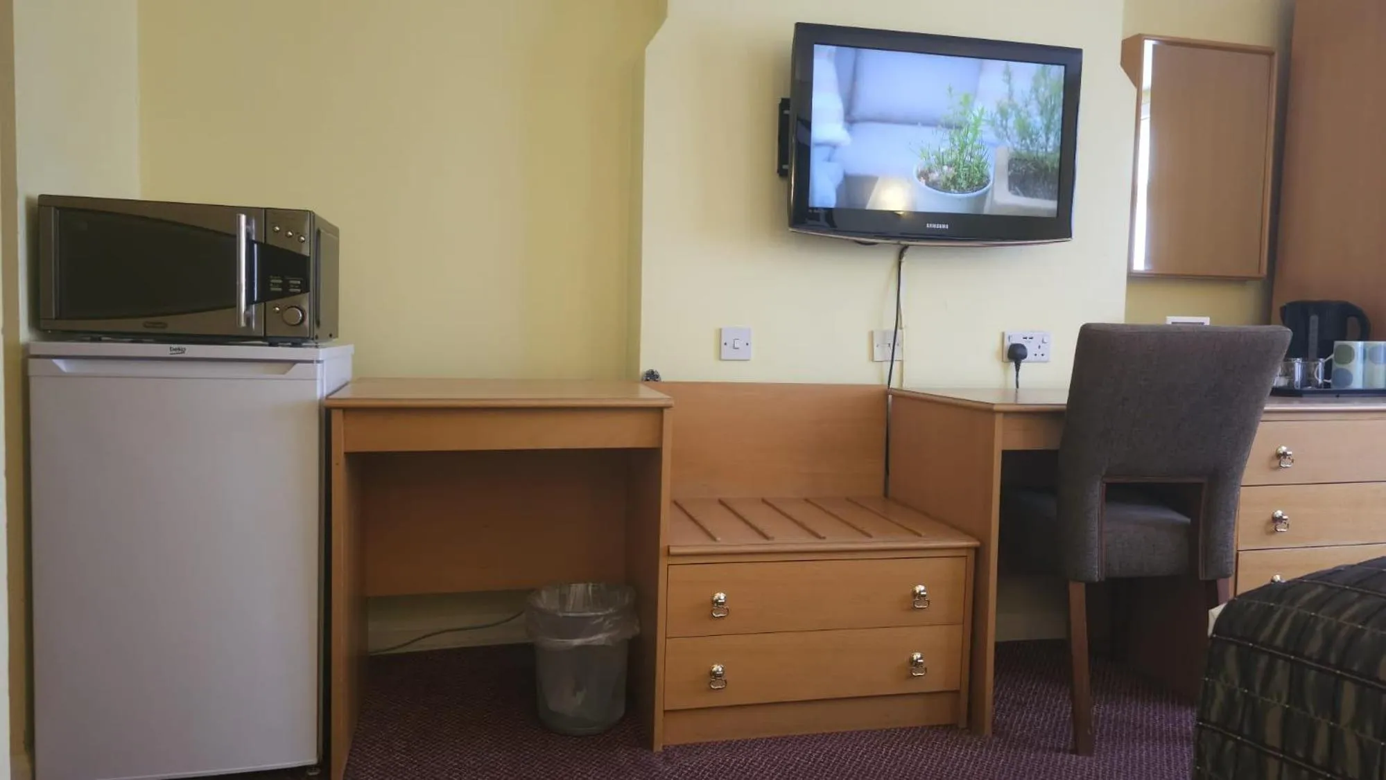 TV and multimedia in The Abbey House Hotel