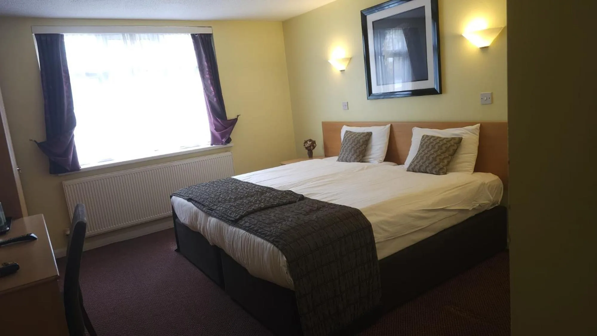 Bed in The Abbey House Hotel