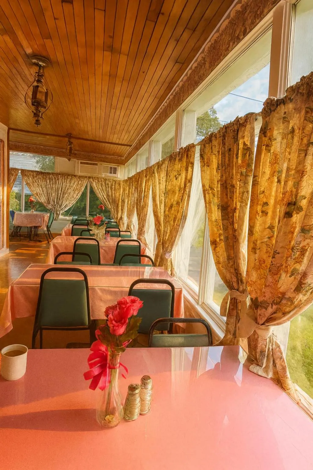 Restaurant/places to eat in Stiles Motel Hill View