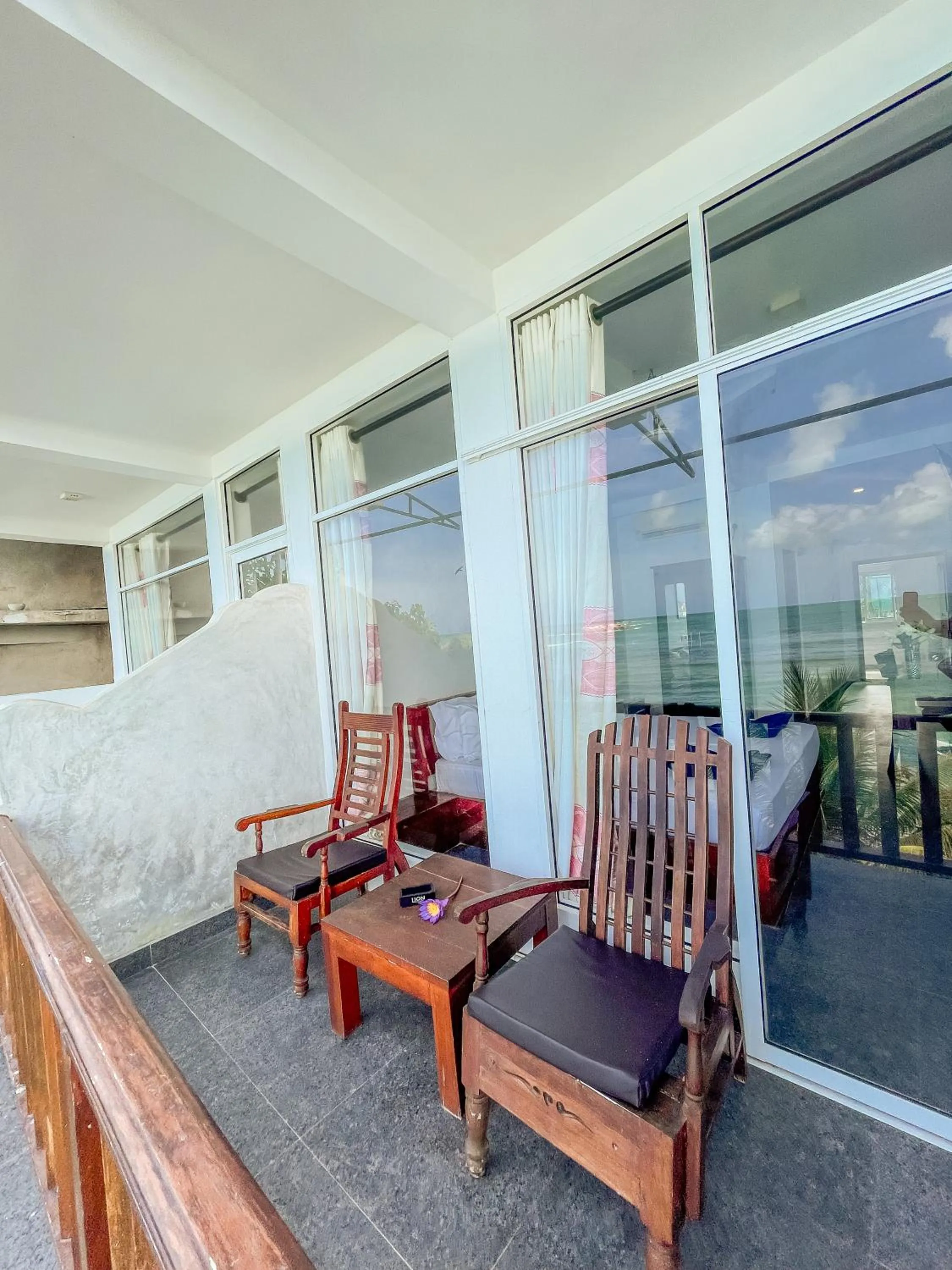 Day in New Wave Beach Resort Unawatuna