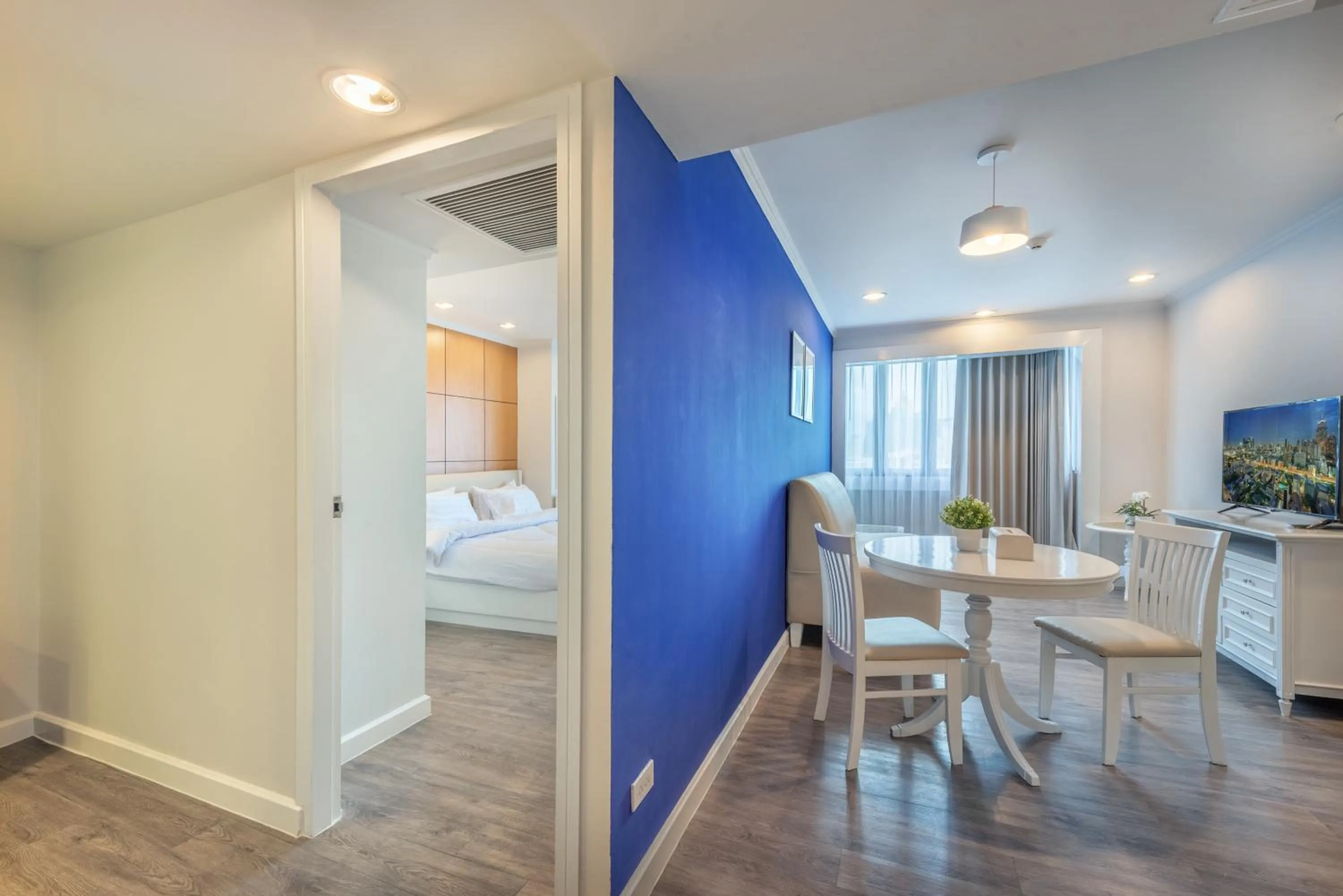 TV and multimedia, Bed in Neom Town Residence