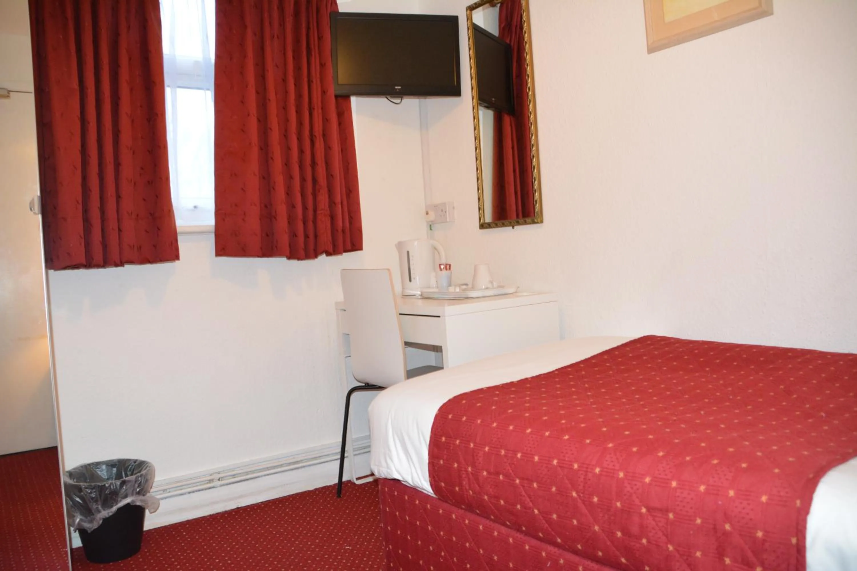 Bedroom, Bed in Bow Guest House