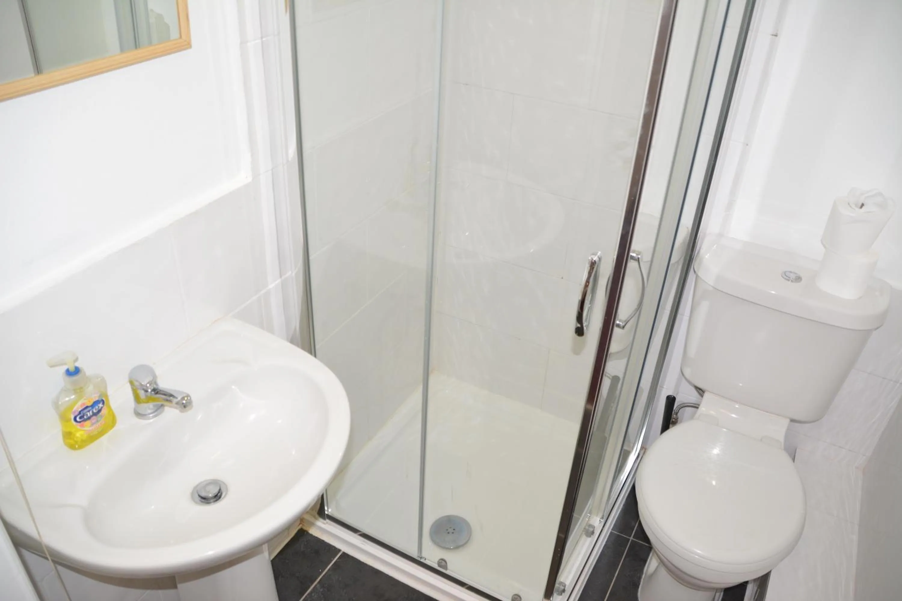 Bathroom in Bow Guest House