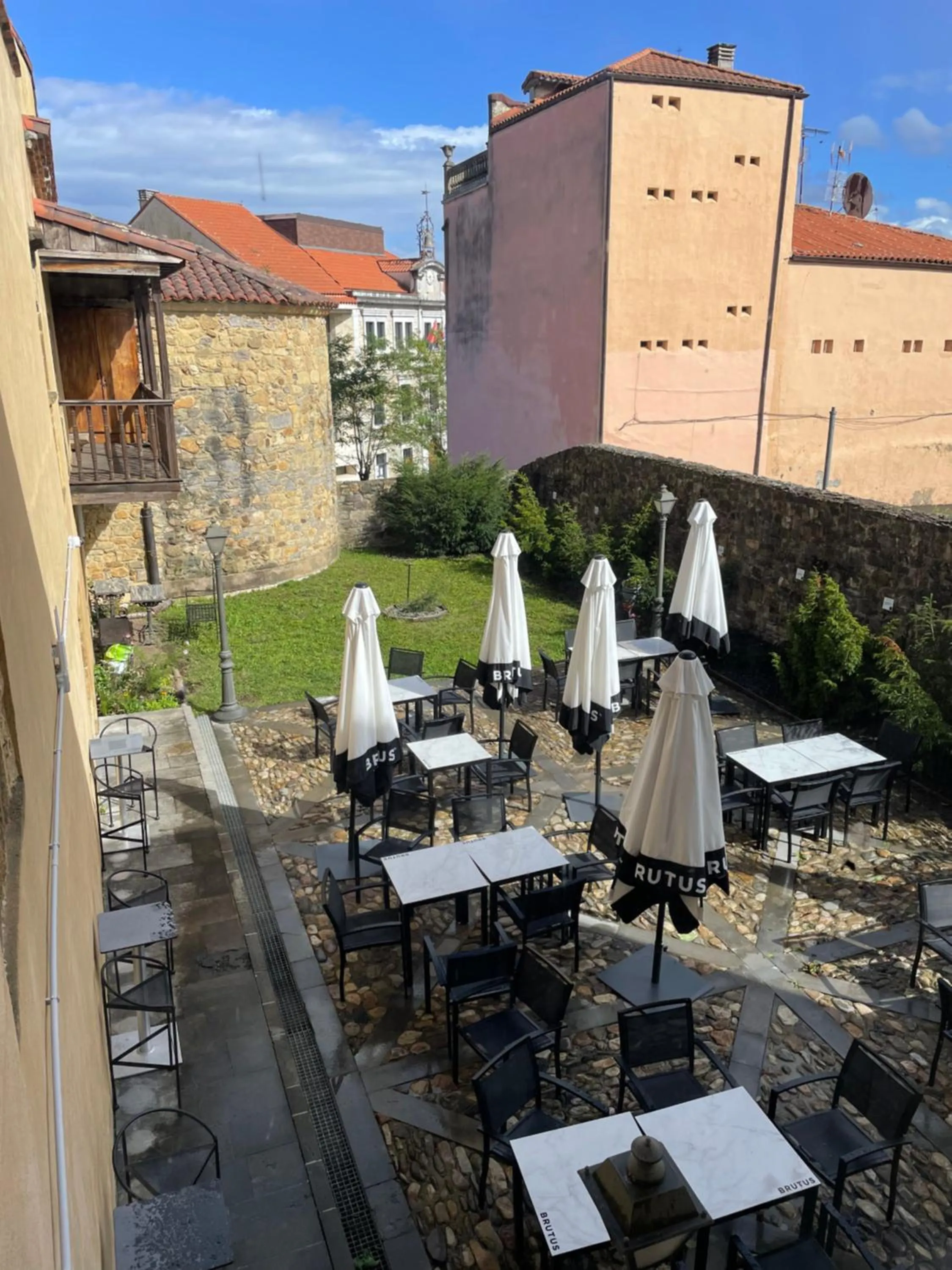 Restaurant/places to eat in Hotel Castillo Valdés Salas