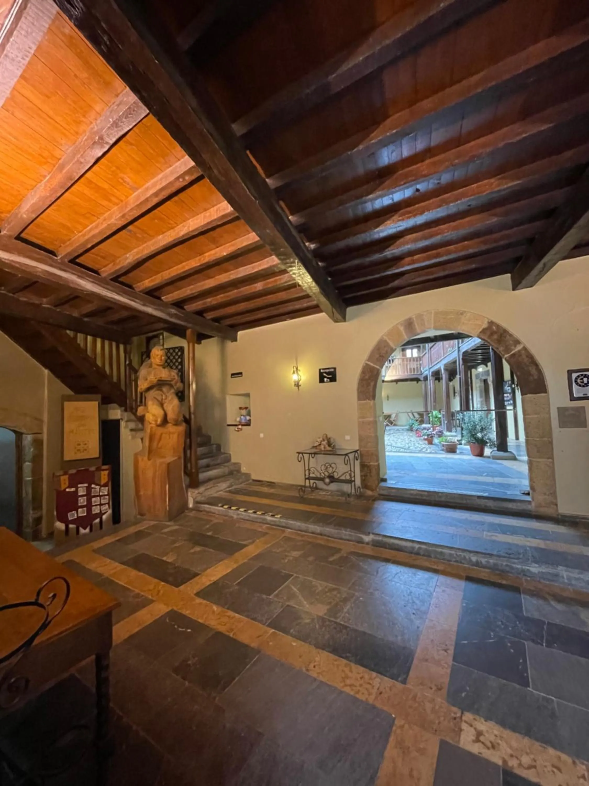 Facade/entrance in Hotel Castillo Valdés Salas
