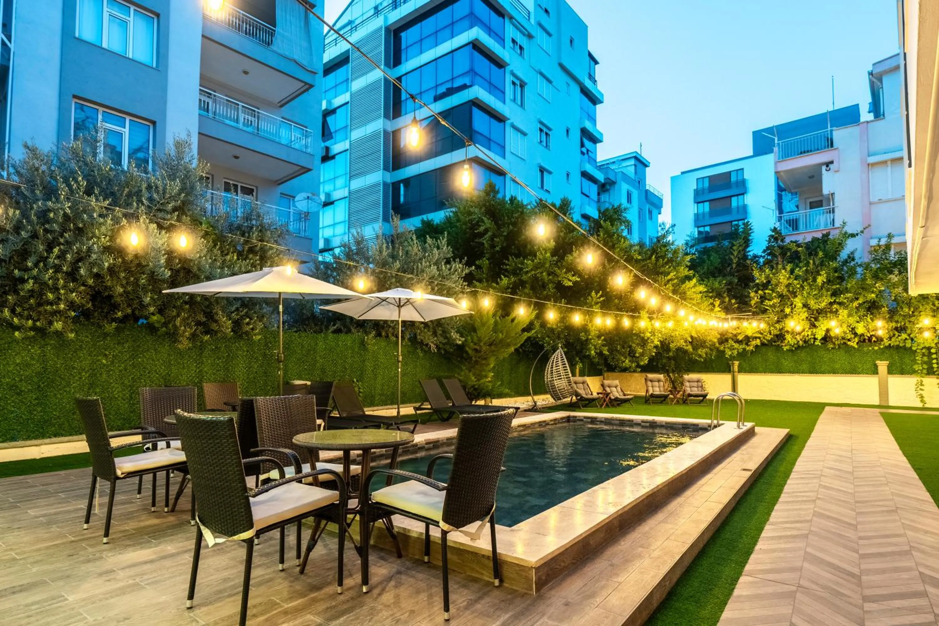 Spring in Sorta Hotel