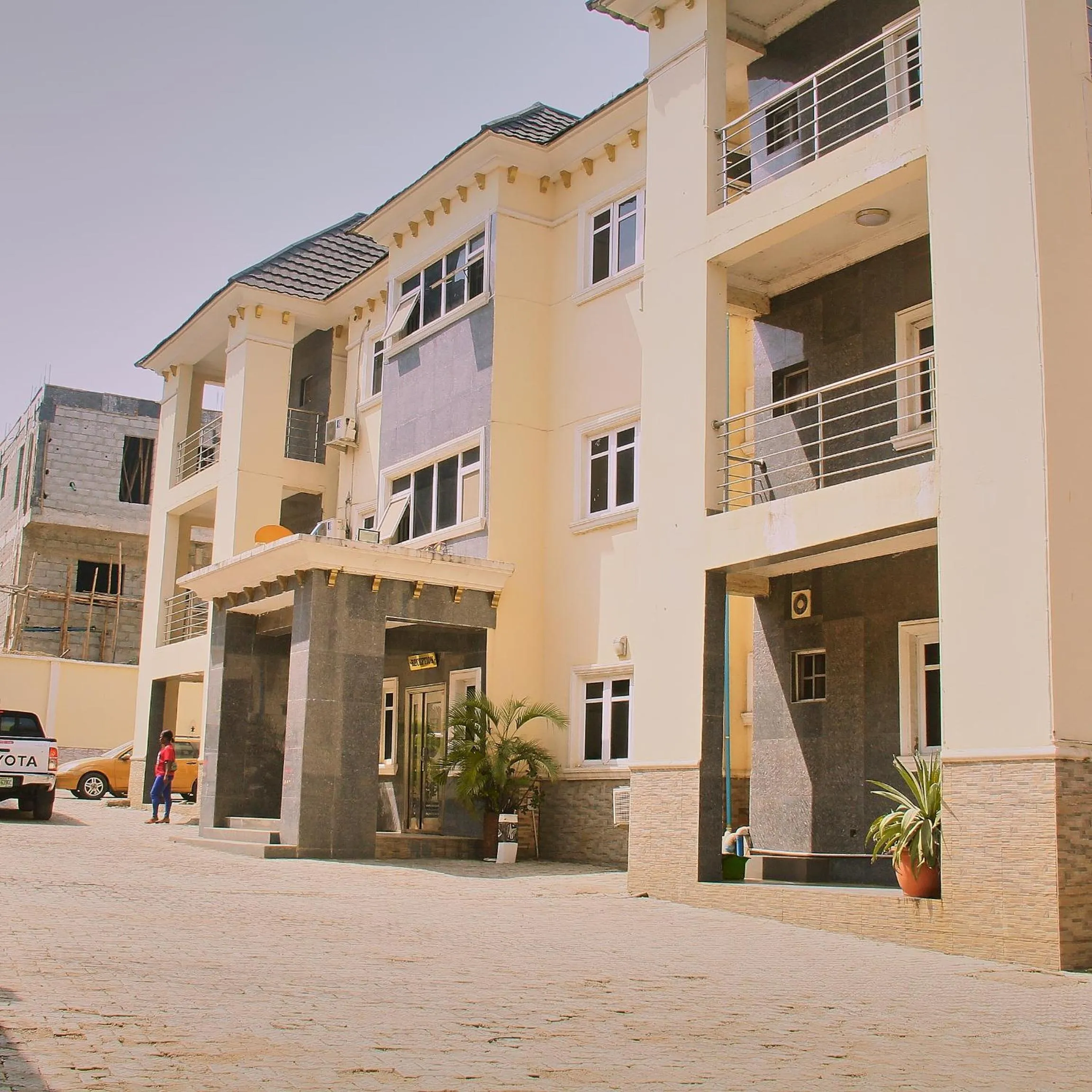 Glamour park hotel and apartment