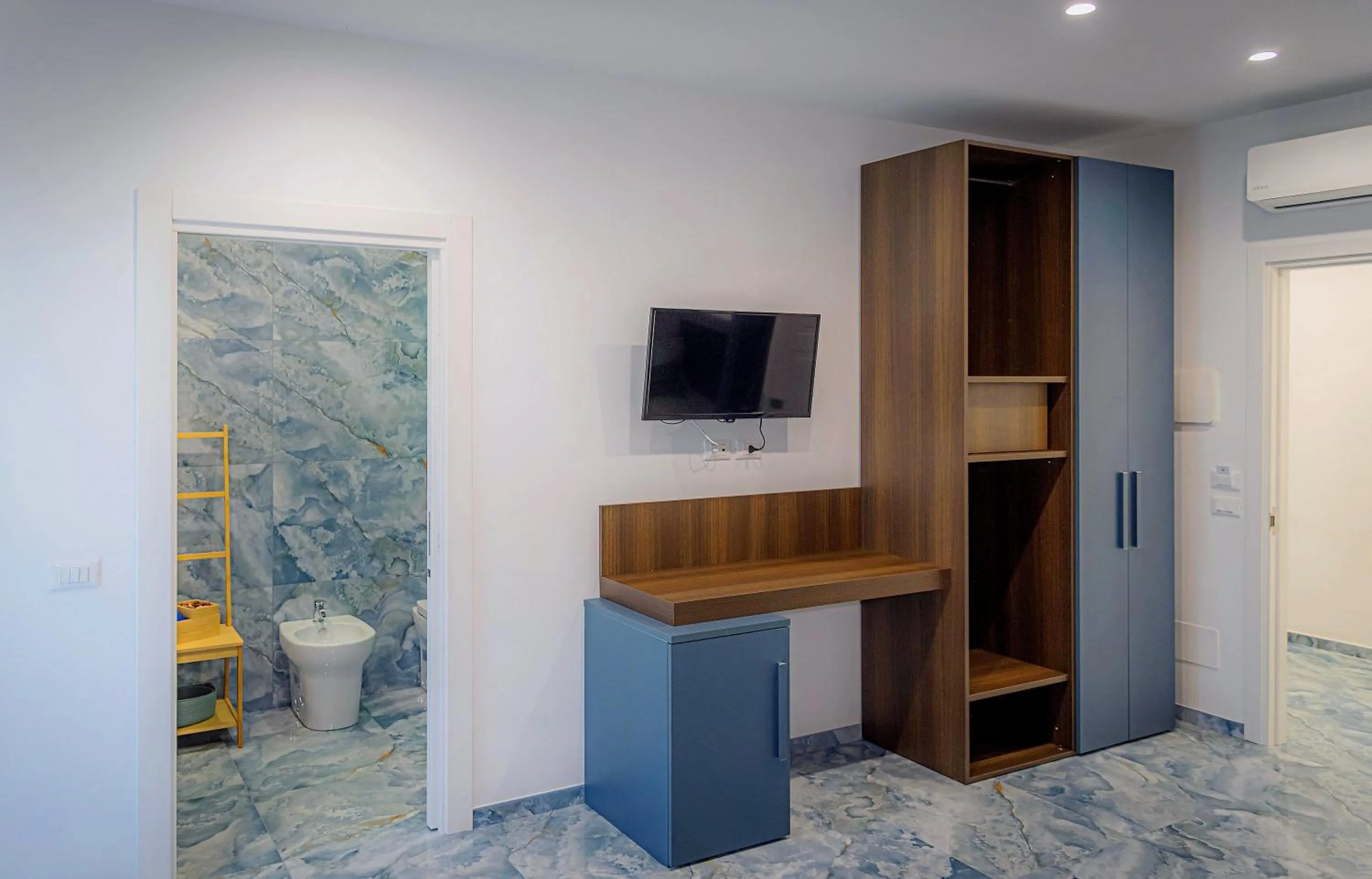 TV and multimedia in Maison Matie B&B Ercolano