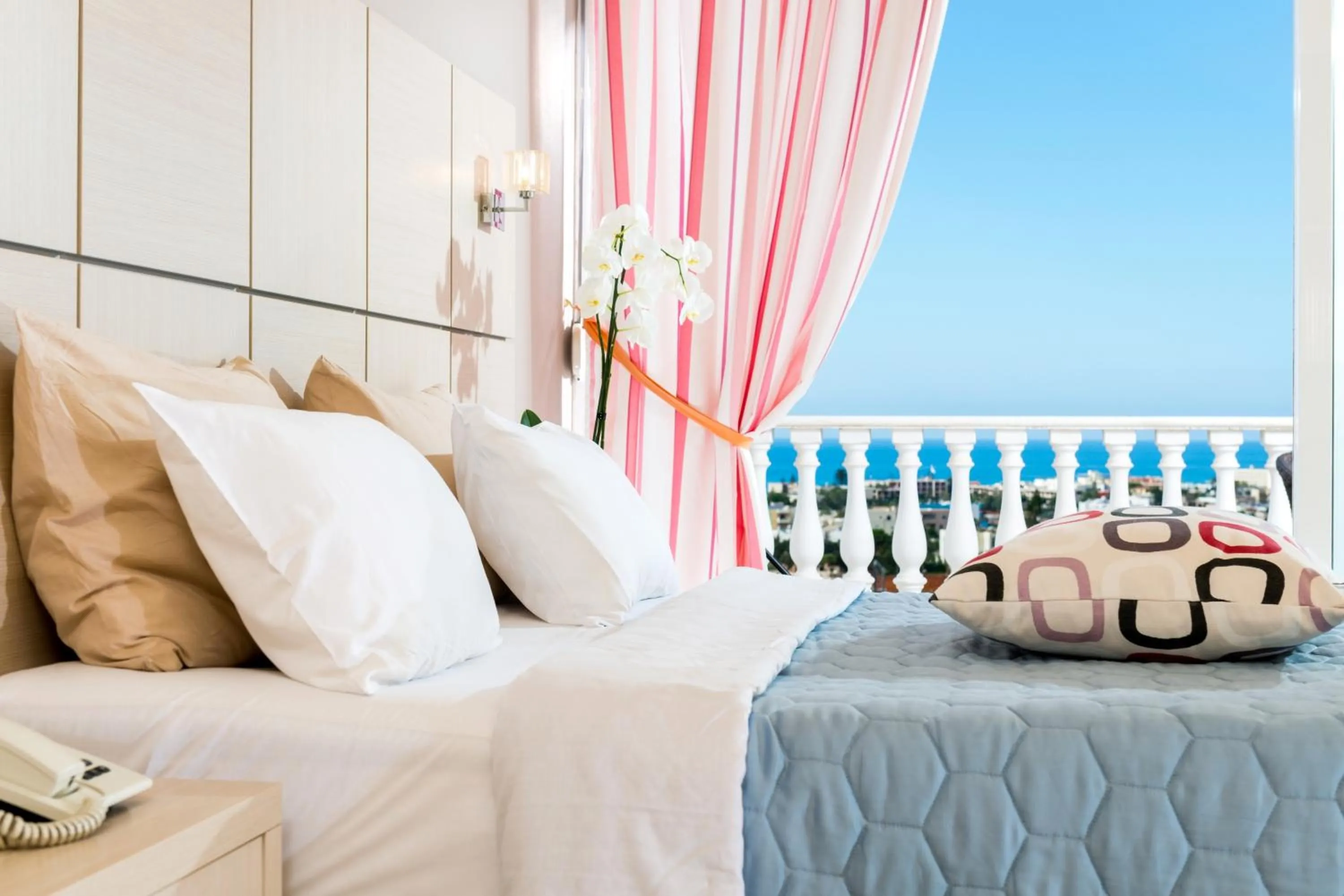 Bed in Hotel Matheo Villas & Suites