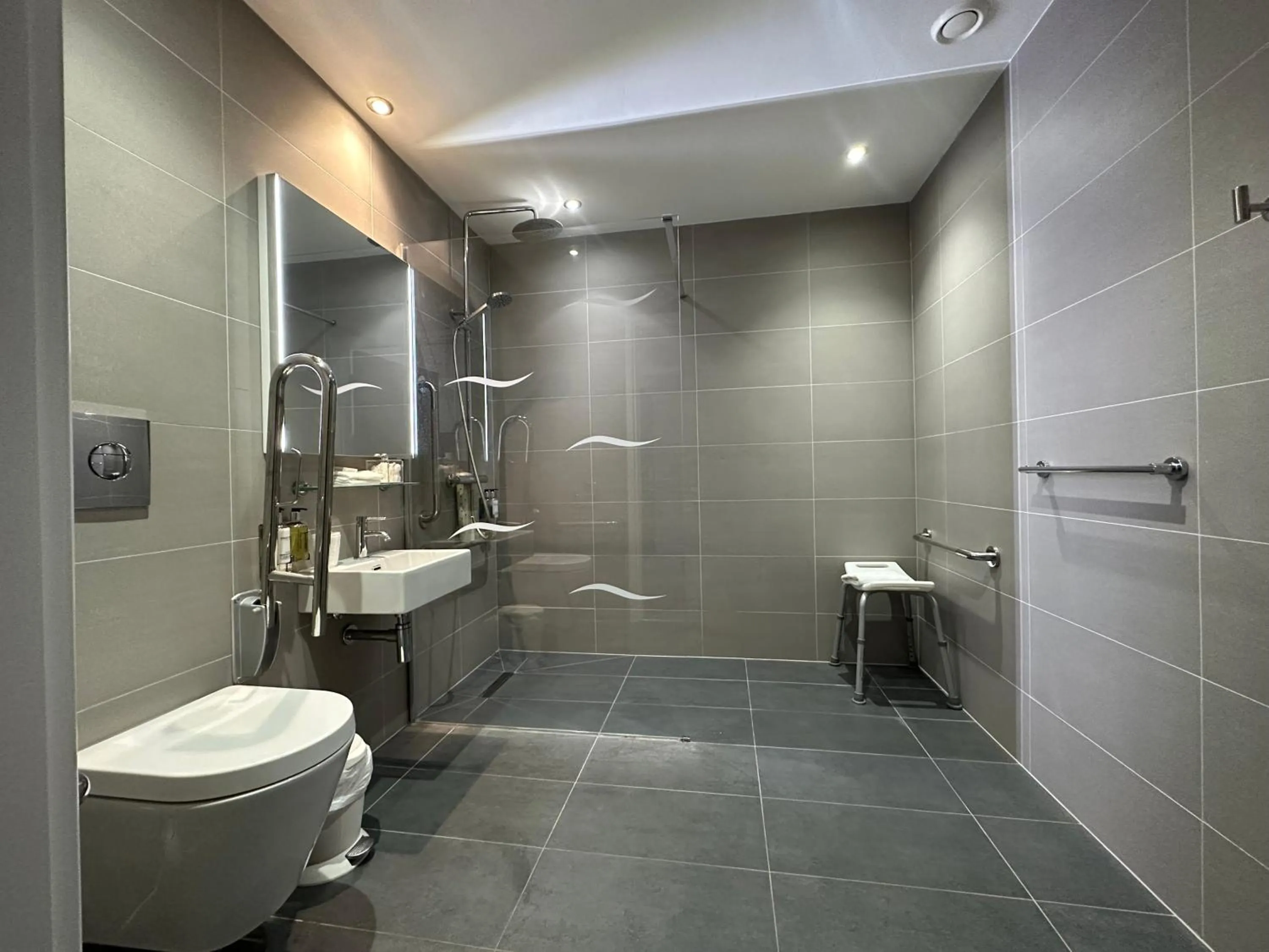 Shower in The Cliff Hotel & Spa