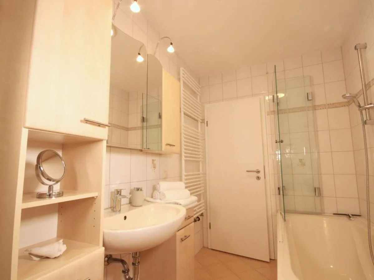 Shower in Ferienwohnung Britta