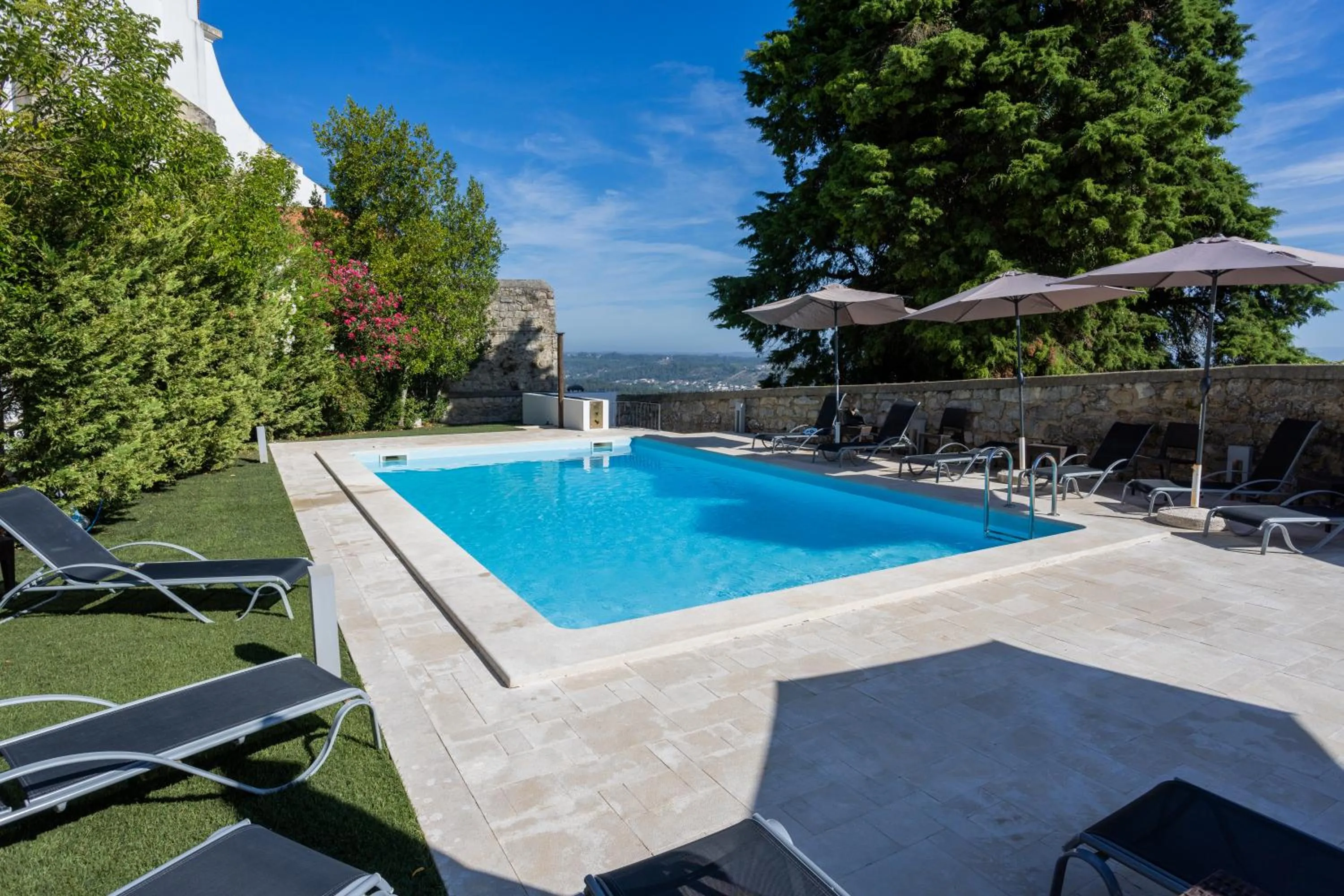 Swimming pool in Pousada de Ourém - Fátima