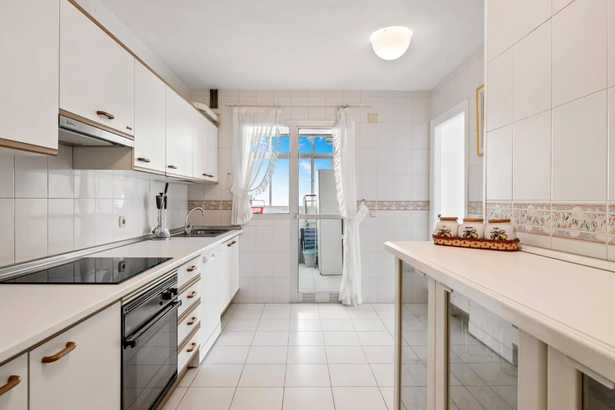 Kitchen or kitchenette in Amazing 3Br, 2 Bath Apart, Close to the Sea