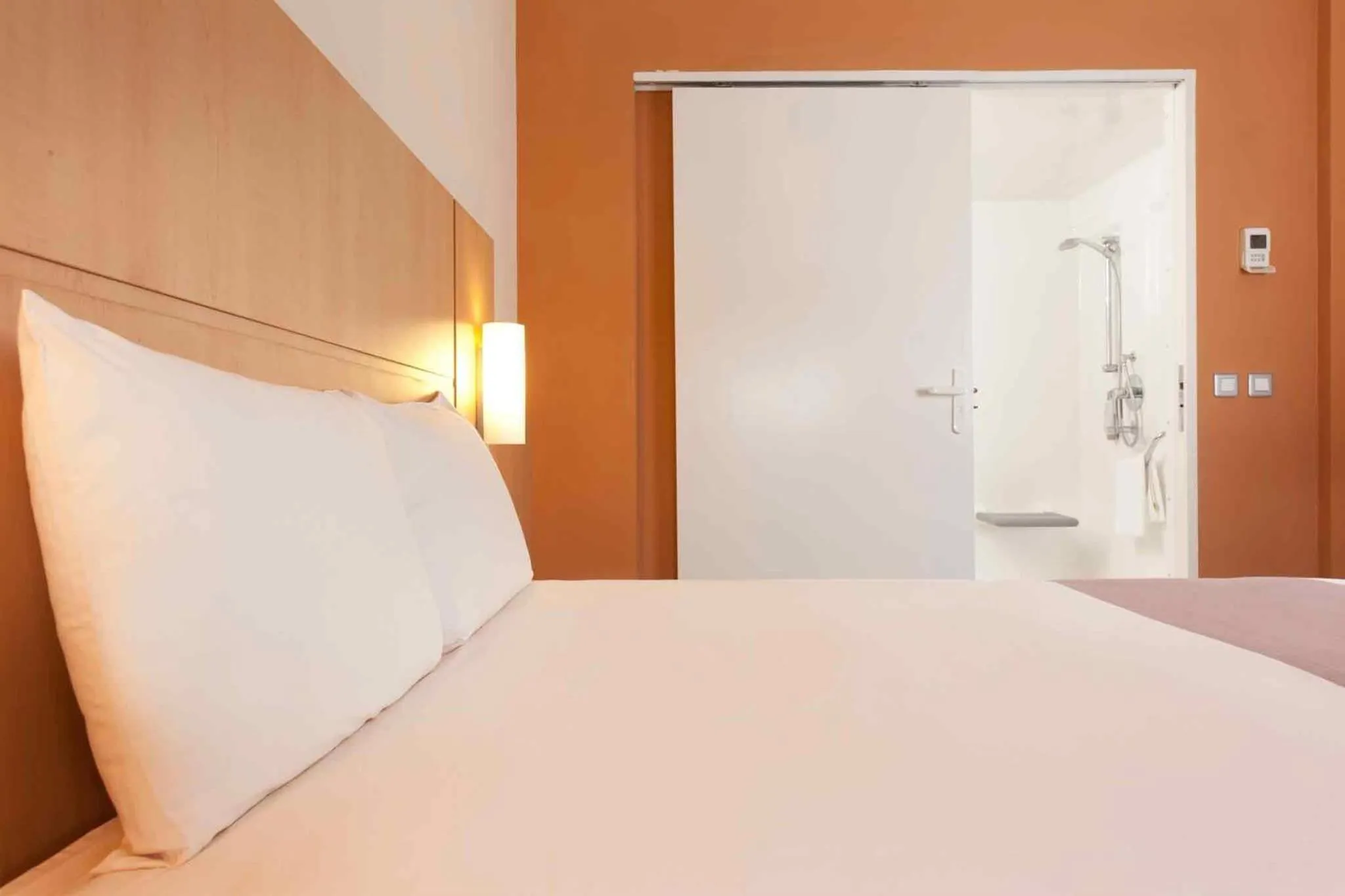 Bedroom, Bed in Ibis Malabo