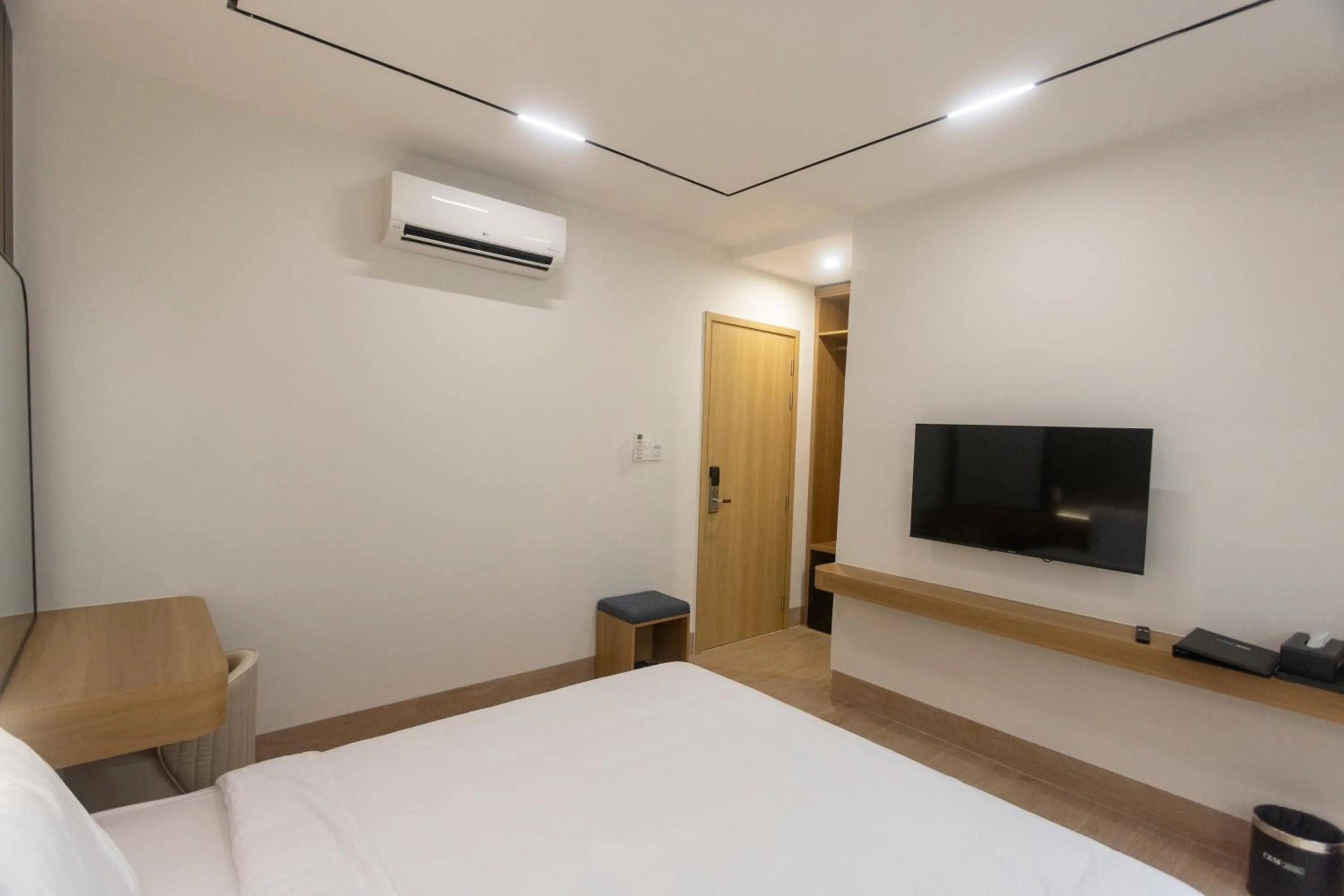 TV and multimedia, Bed in C&M Hotel