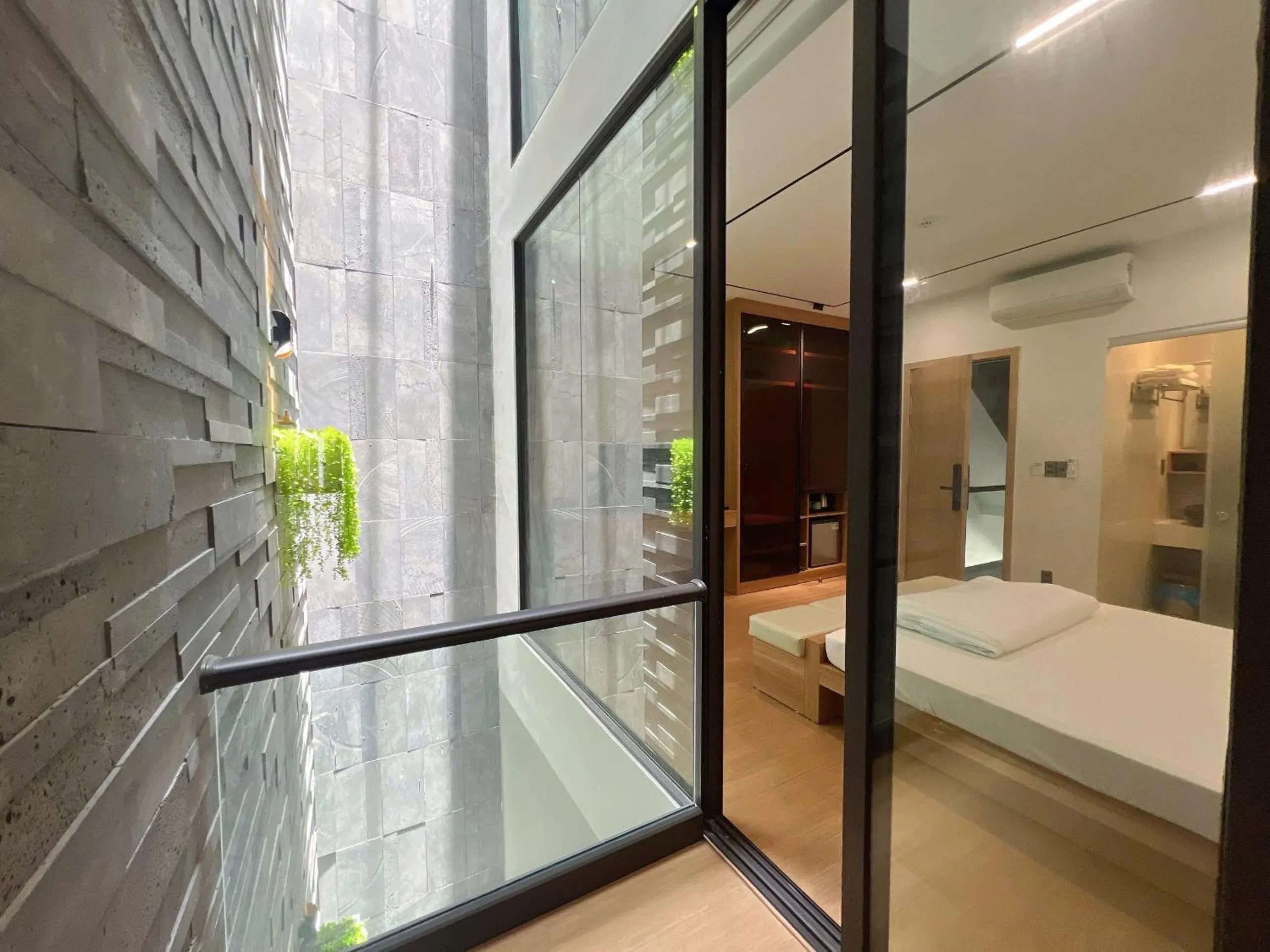 Balcony/Terrace, Bed in C&M Hotel