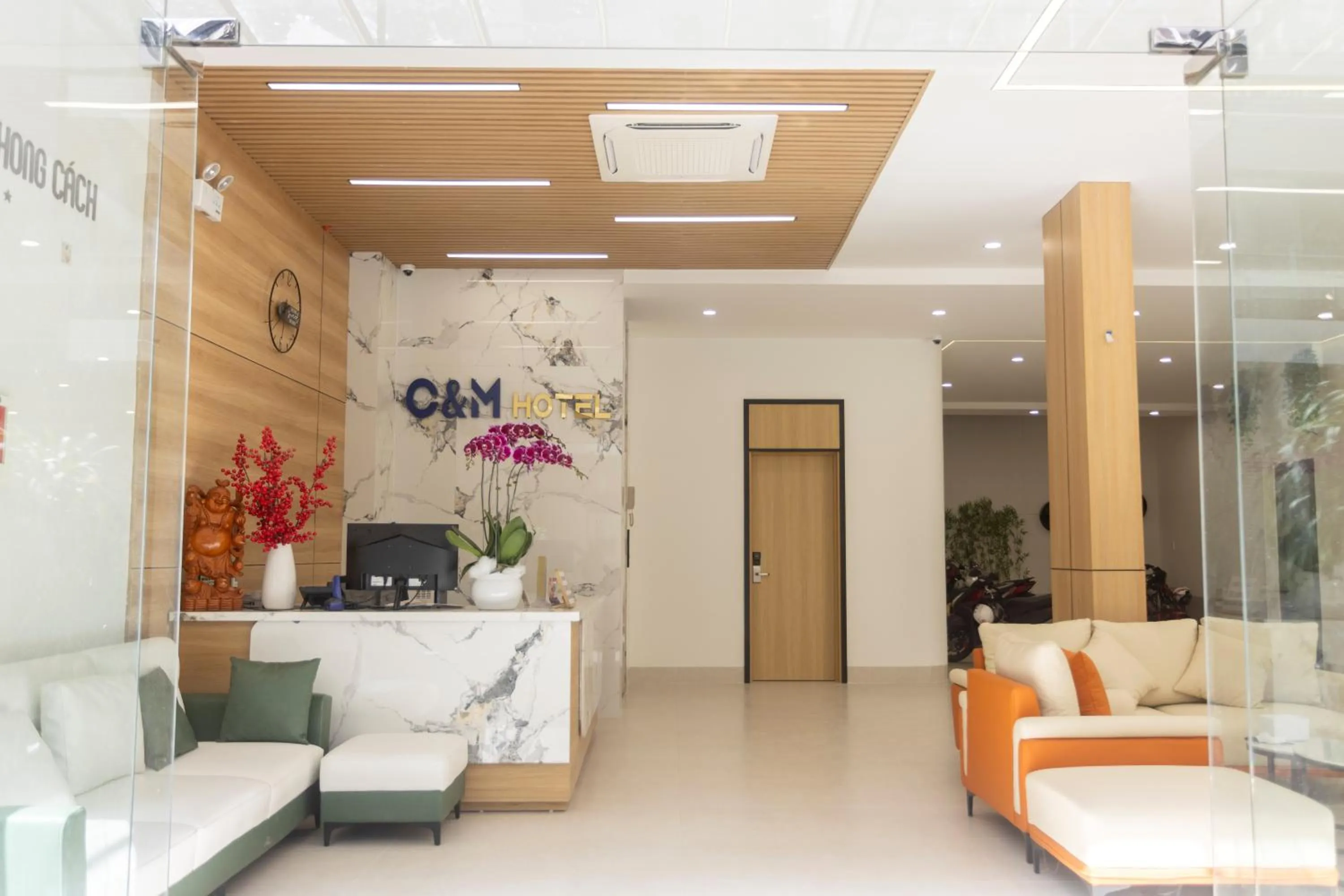 Lobby or reception in C&M Hotel