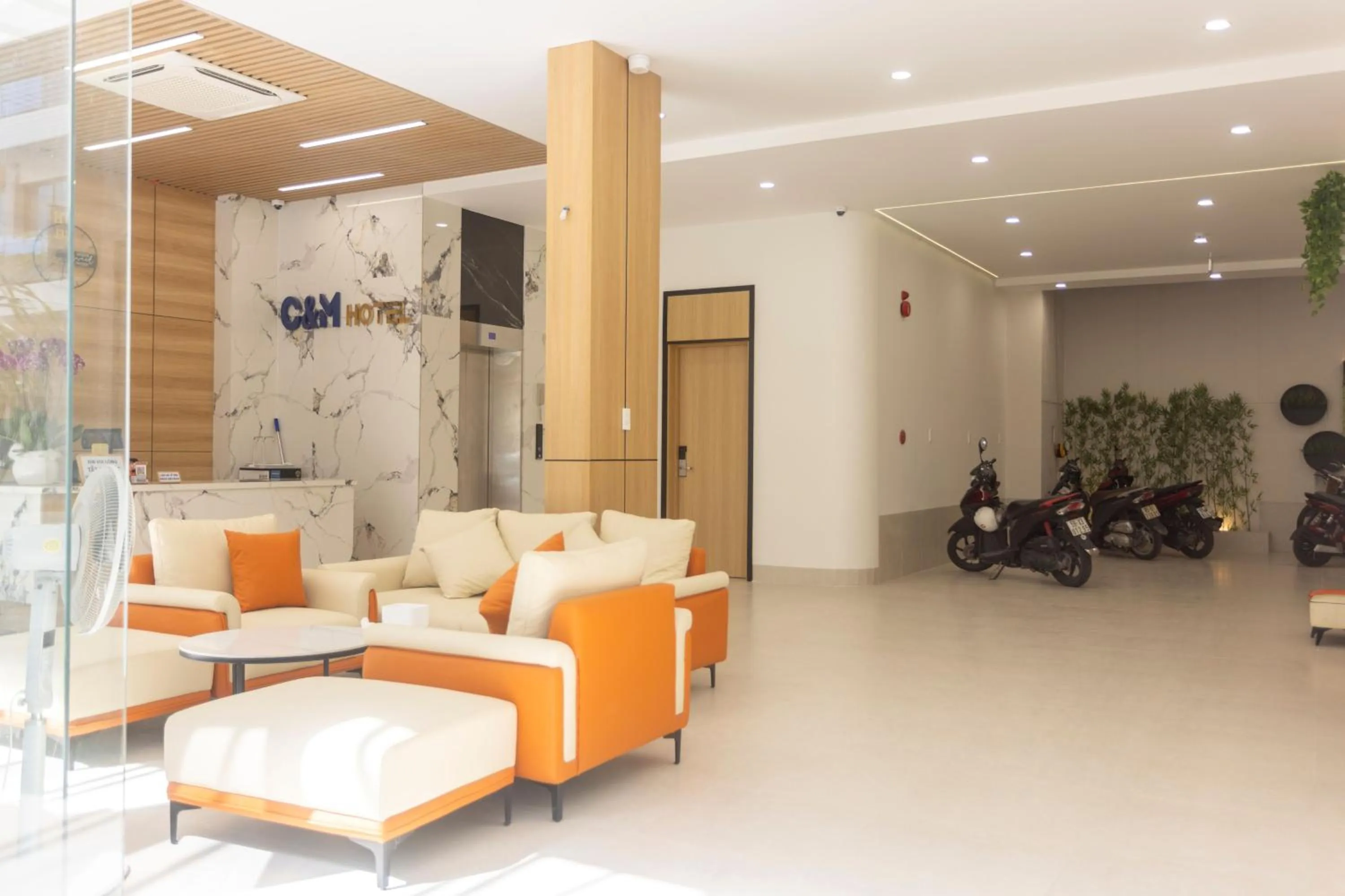 Lobby or reception in C&M Hotel