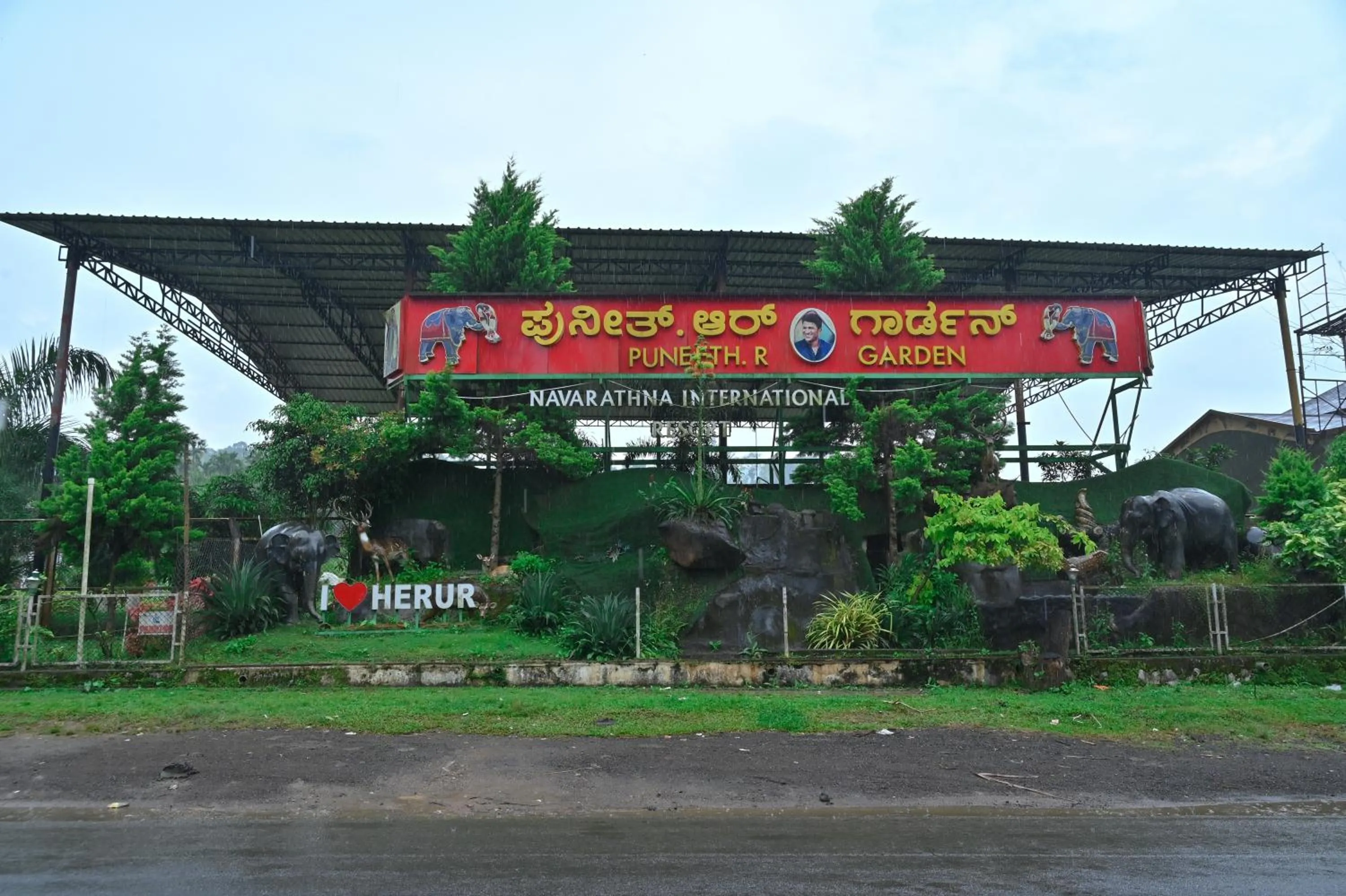Facade/entrance in NAVARATHNA International resort