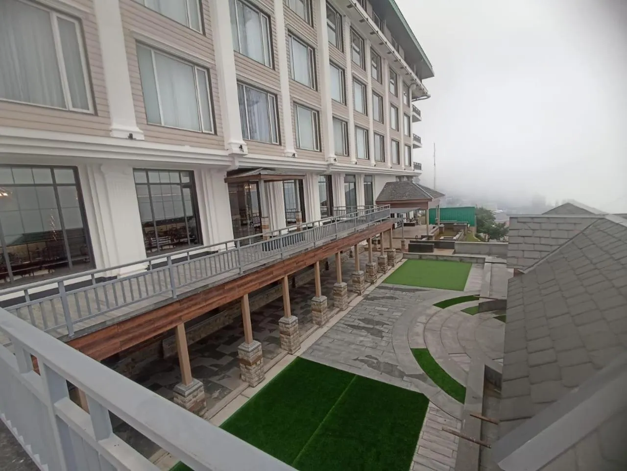 Property building in Hotel Greenberry Narkanda