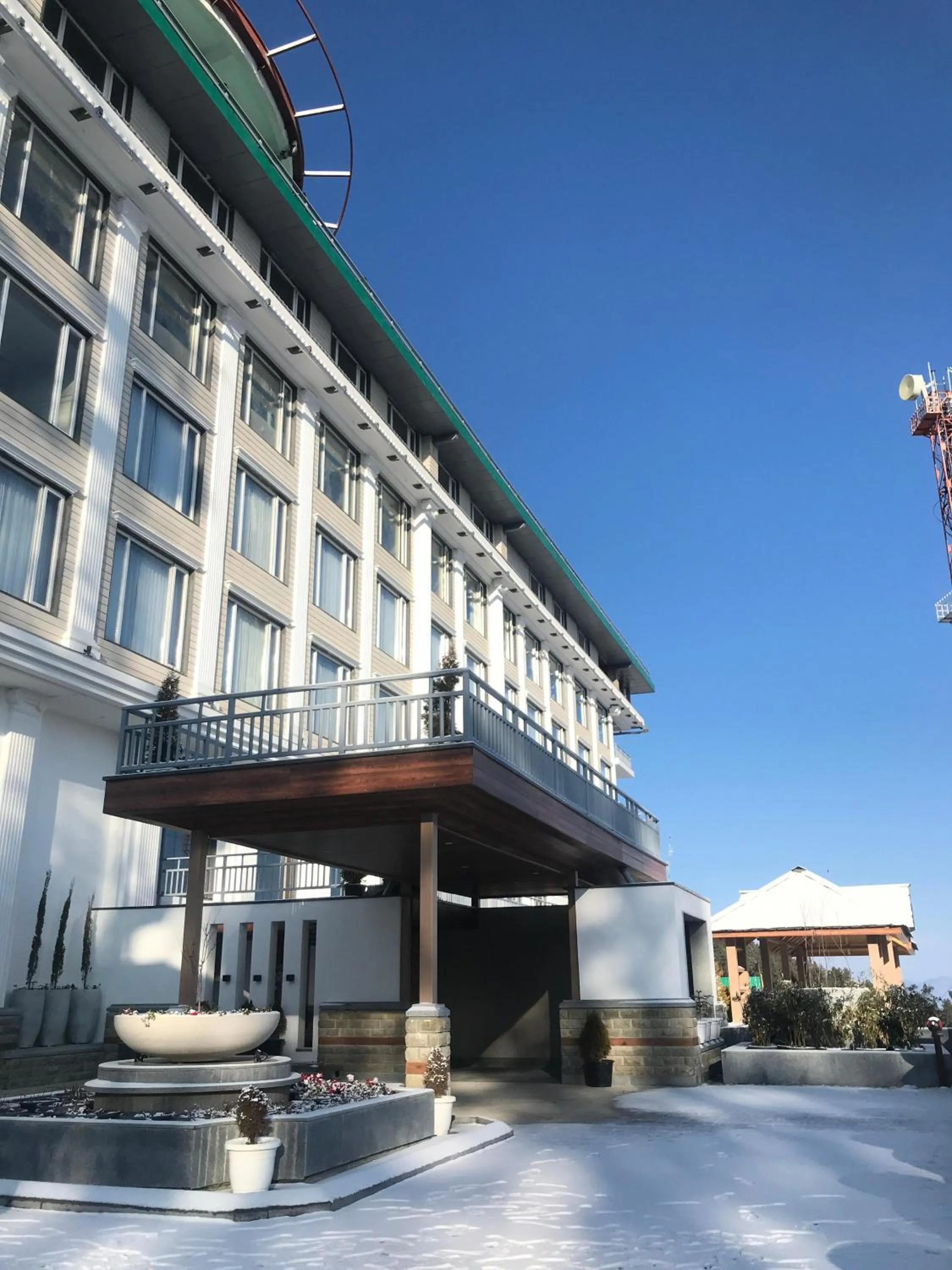 Property building in Hotel Greenberry Narkanda