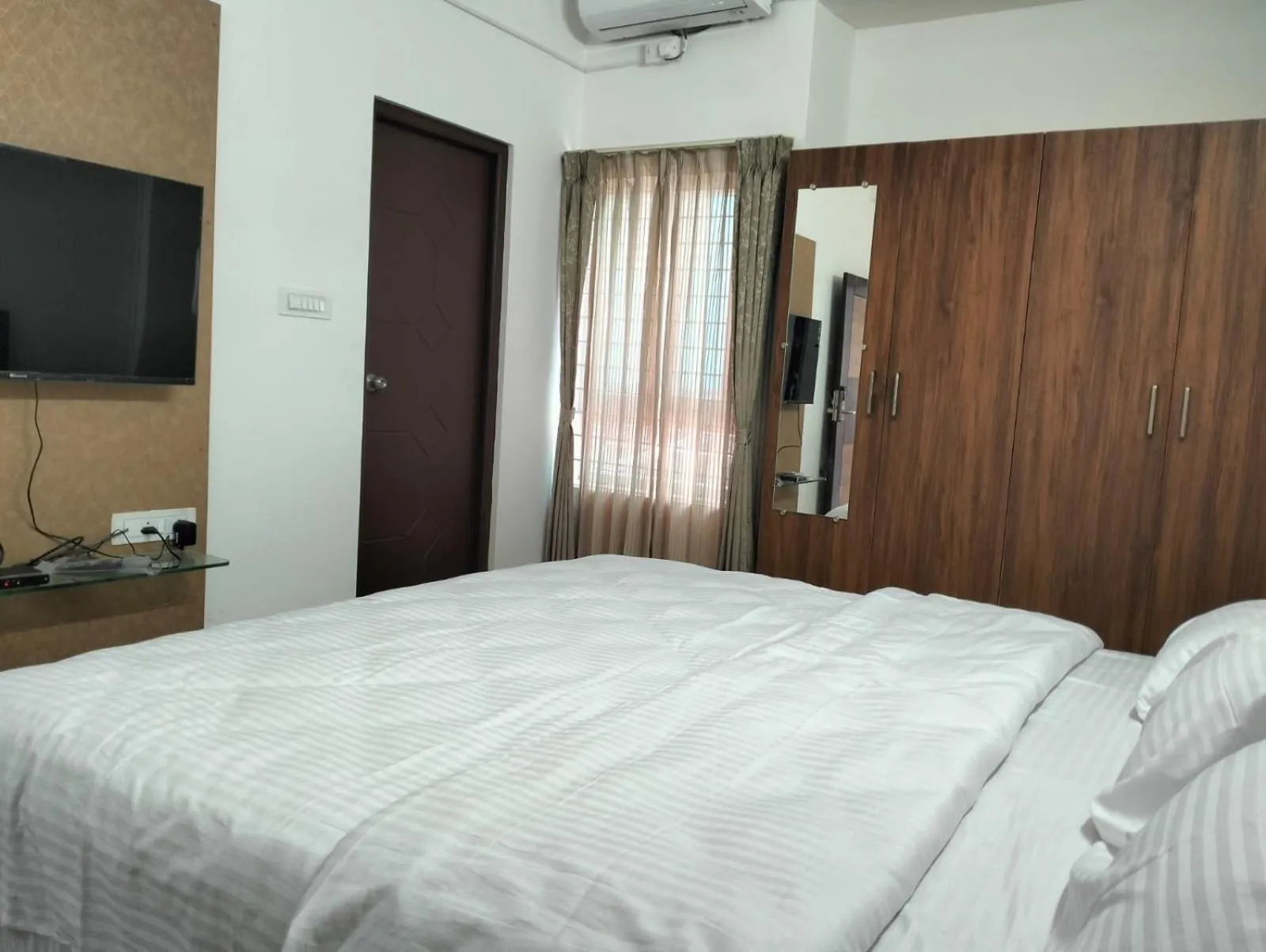 Bed in Amma Inn Elegance Suites and Apartments