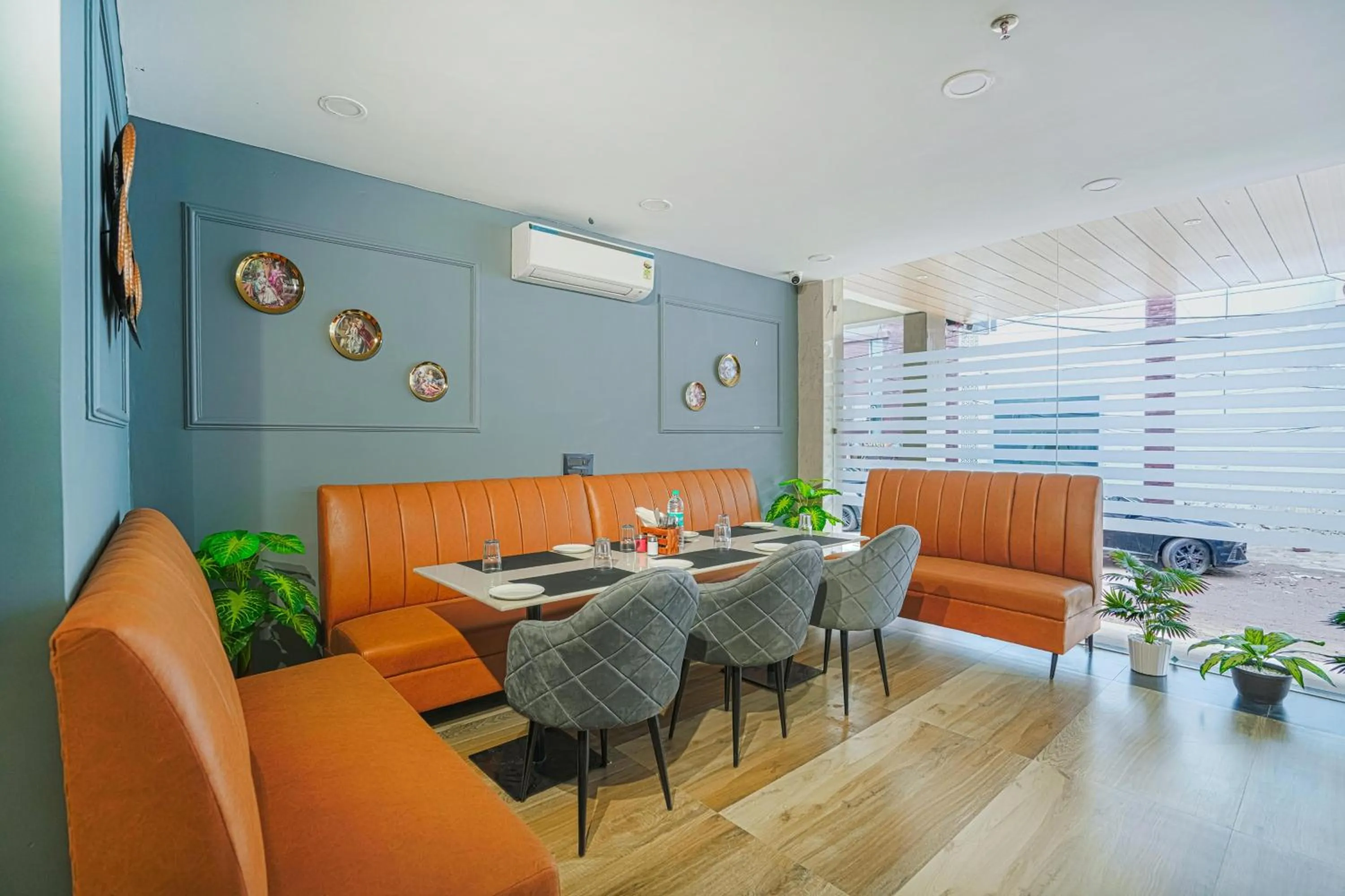 Restaurant/places to eat in HOTEL SKY VIEW - Zirakpur, Chandigarh