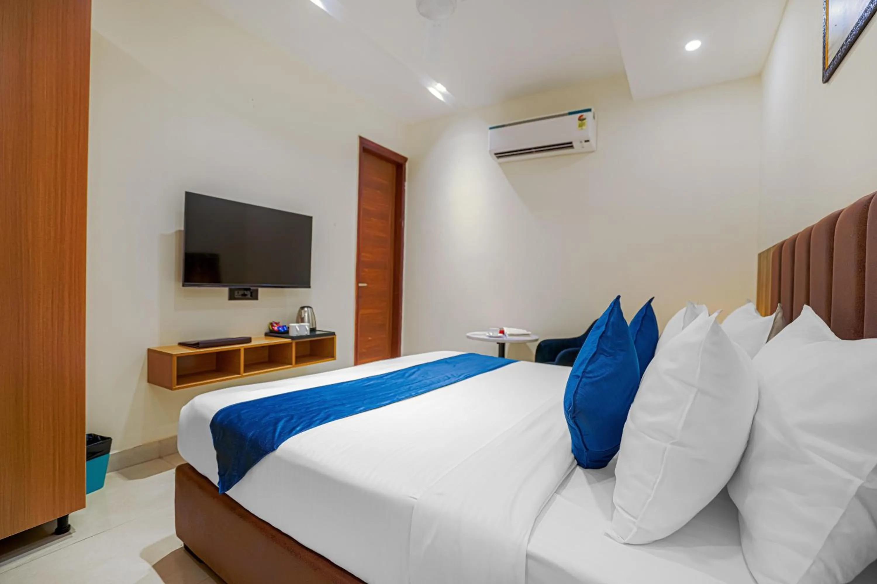 Bed in HOTEL SKY VIEW - Zirakpur, Chandigarh