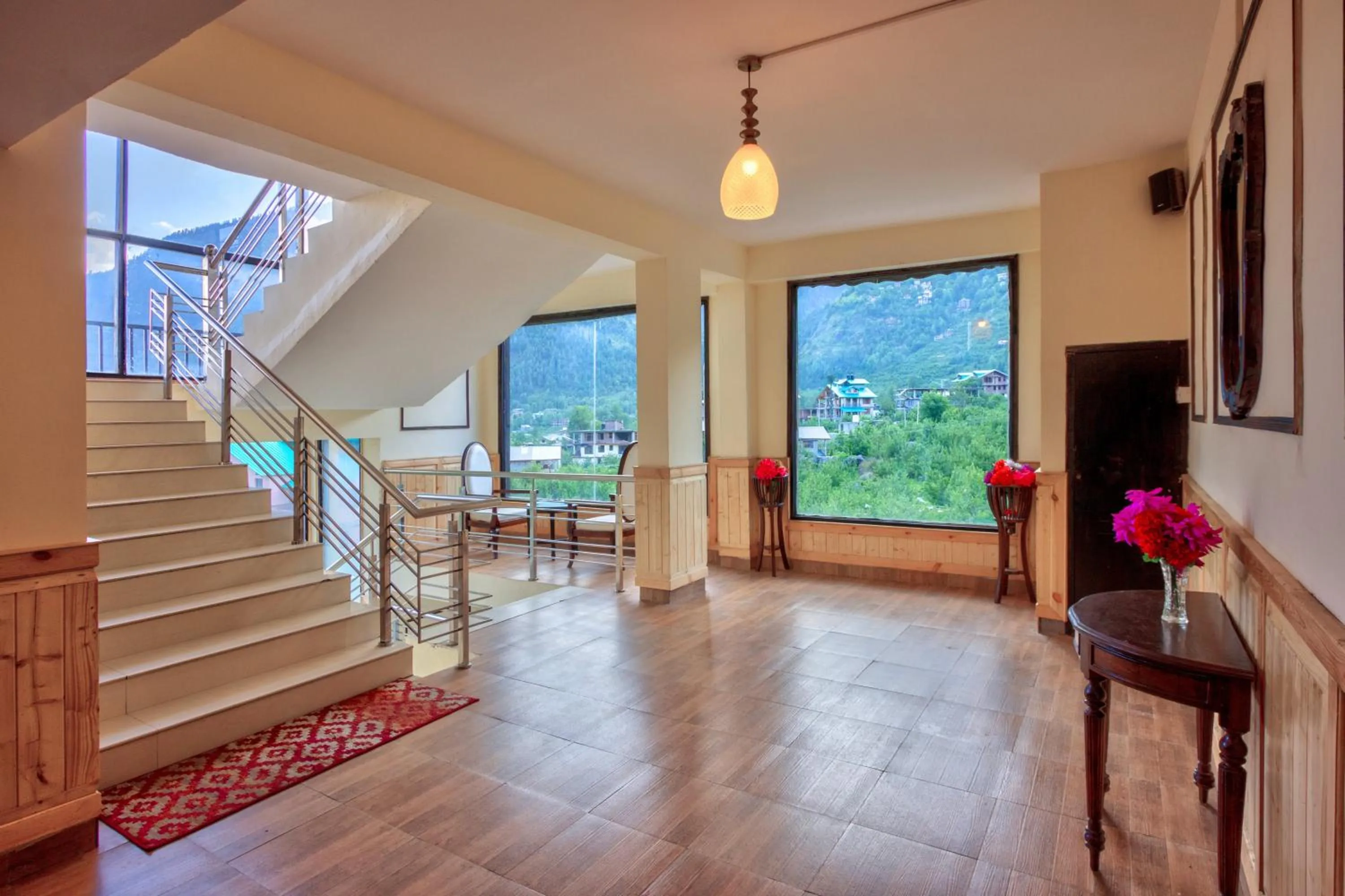 Communal lounge/ TV room in The Katoch Grand Resort