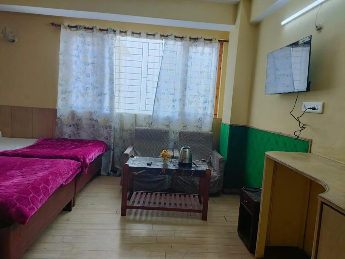 Hotel Lhonark Residency