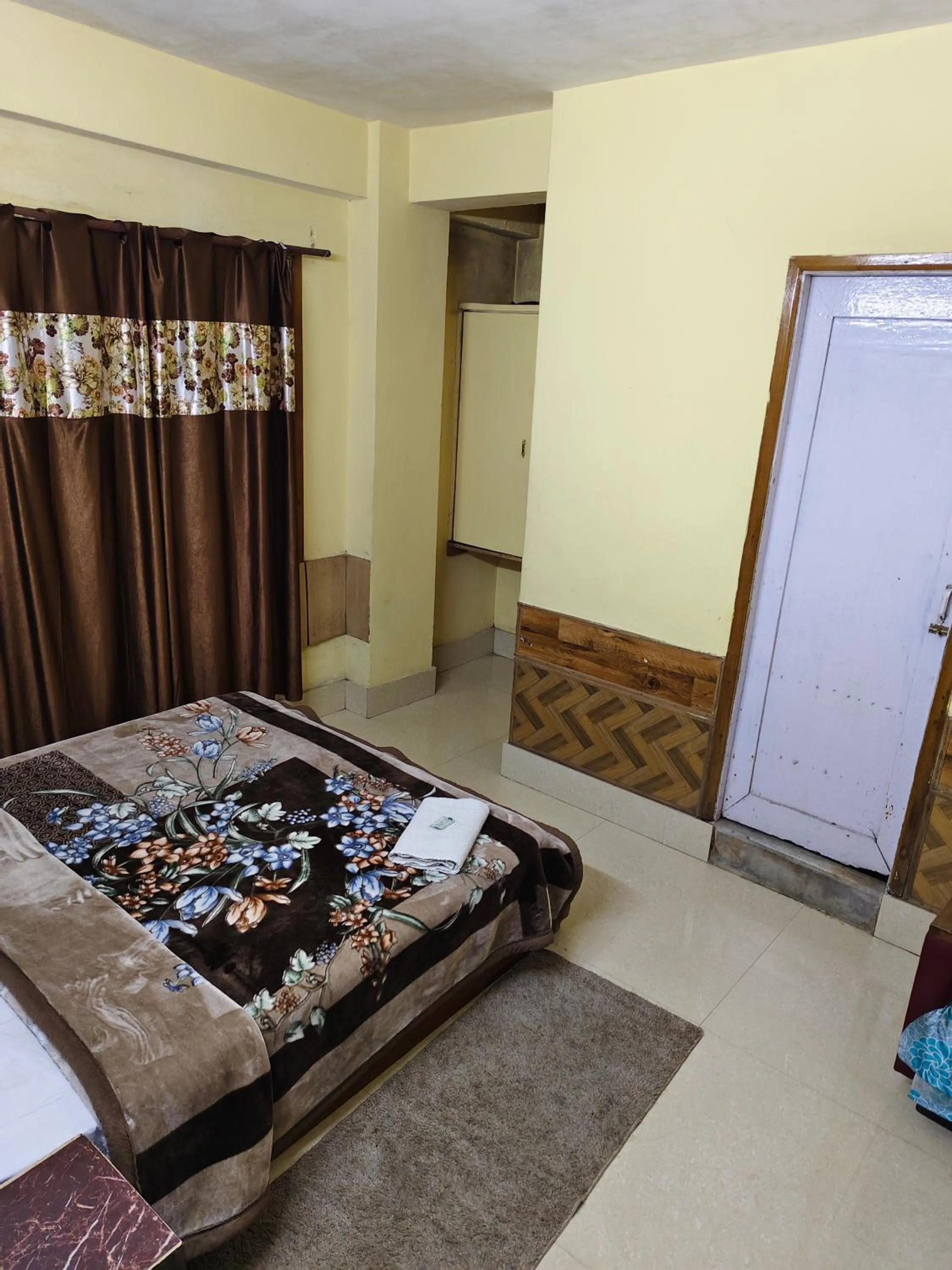 Hotel Lhonark Residency