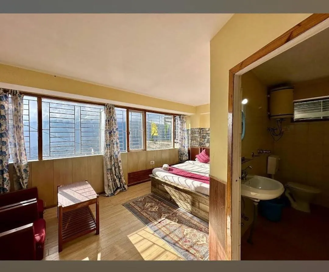 Hotel Lhonark Residency