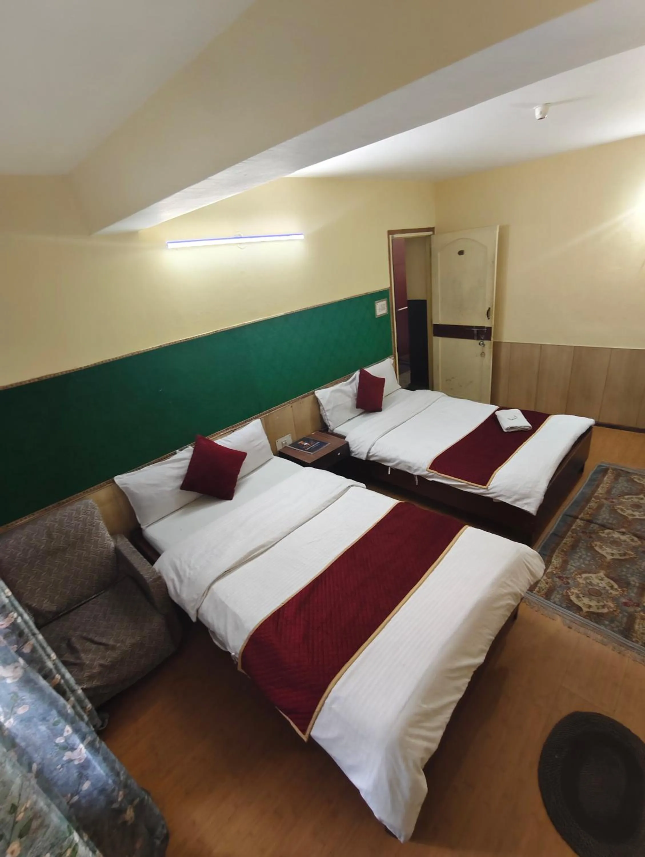 Hotel Lhonark Residency