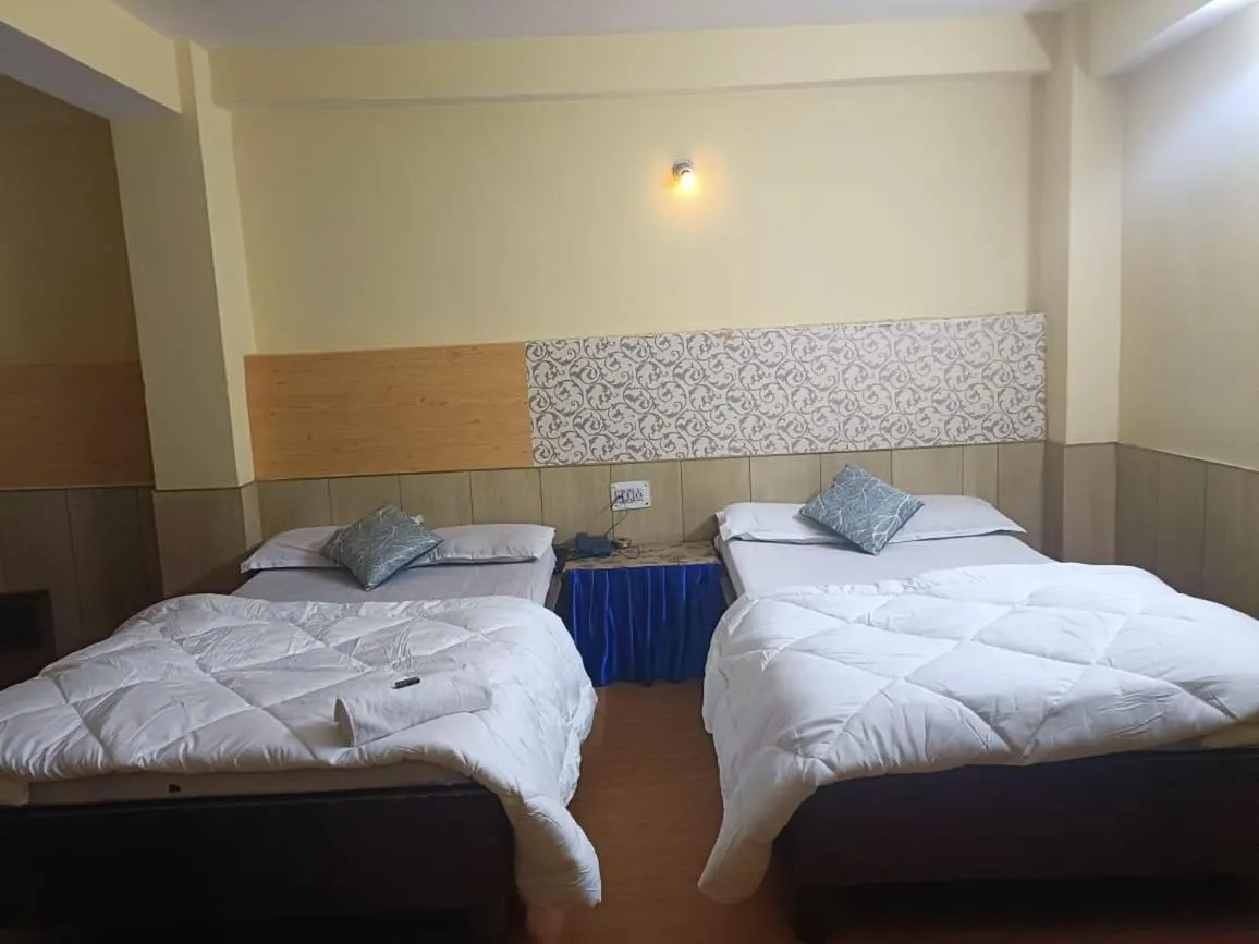 Hotel Lhonark Residency