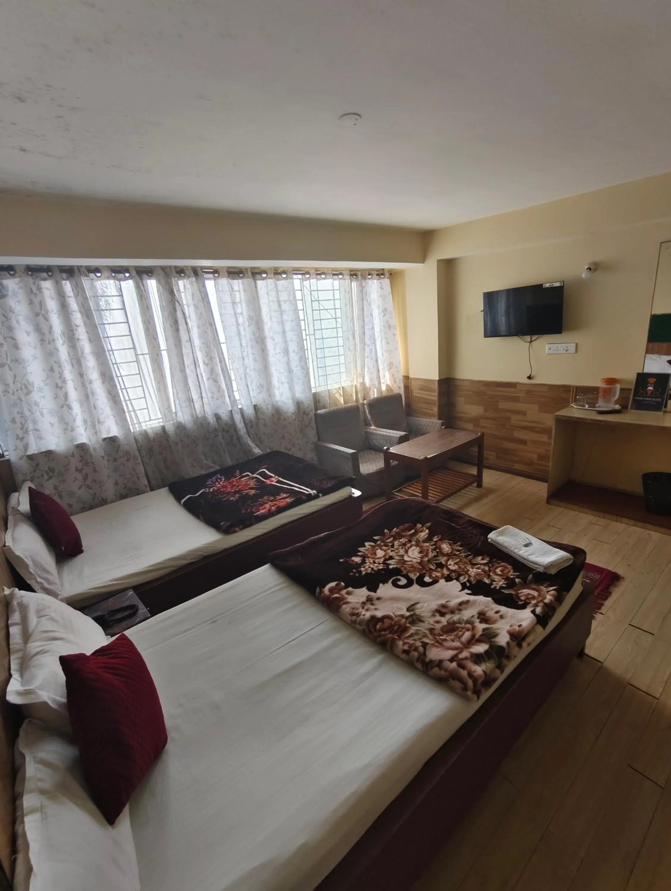 Hotel Lhonark Residency